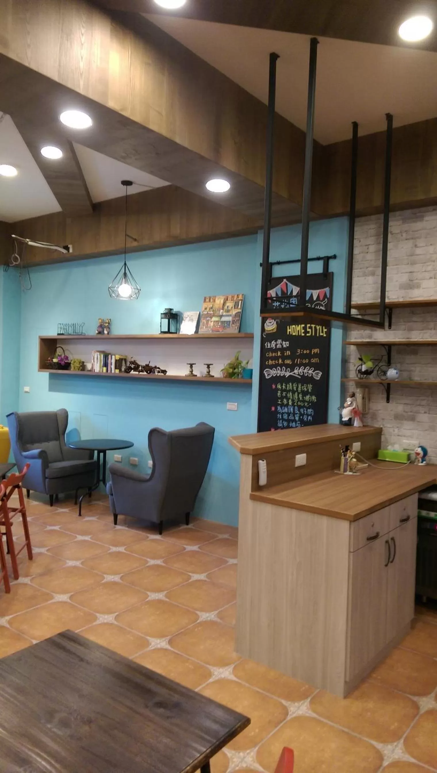 Restaurant/places to eat, Lounge/Bar in Alien B&B