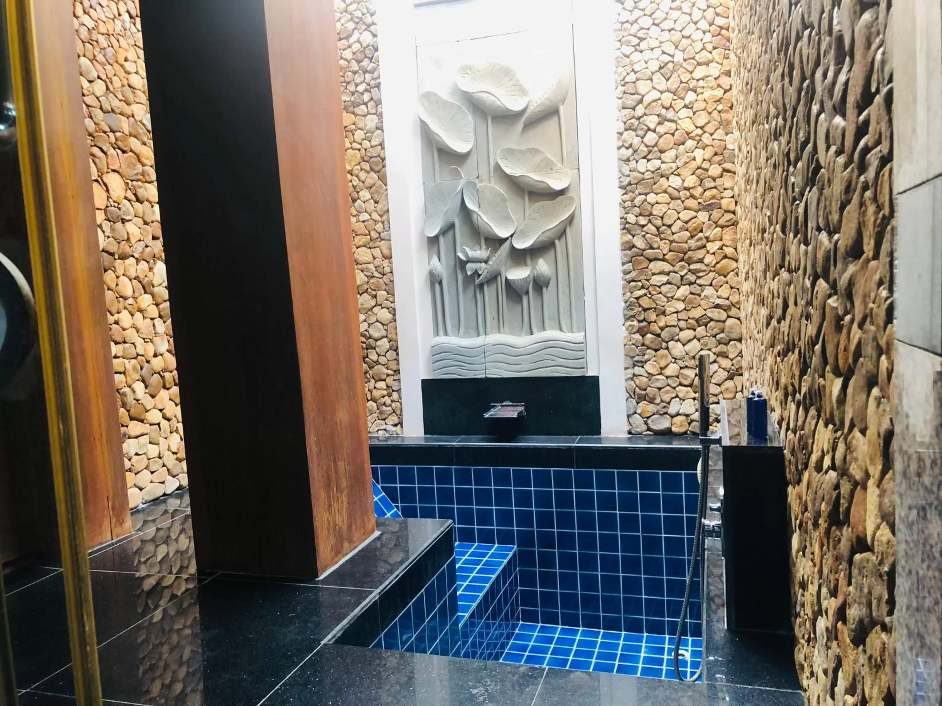 Hot Tub in Try Palace Resort-Kep