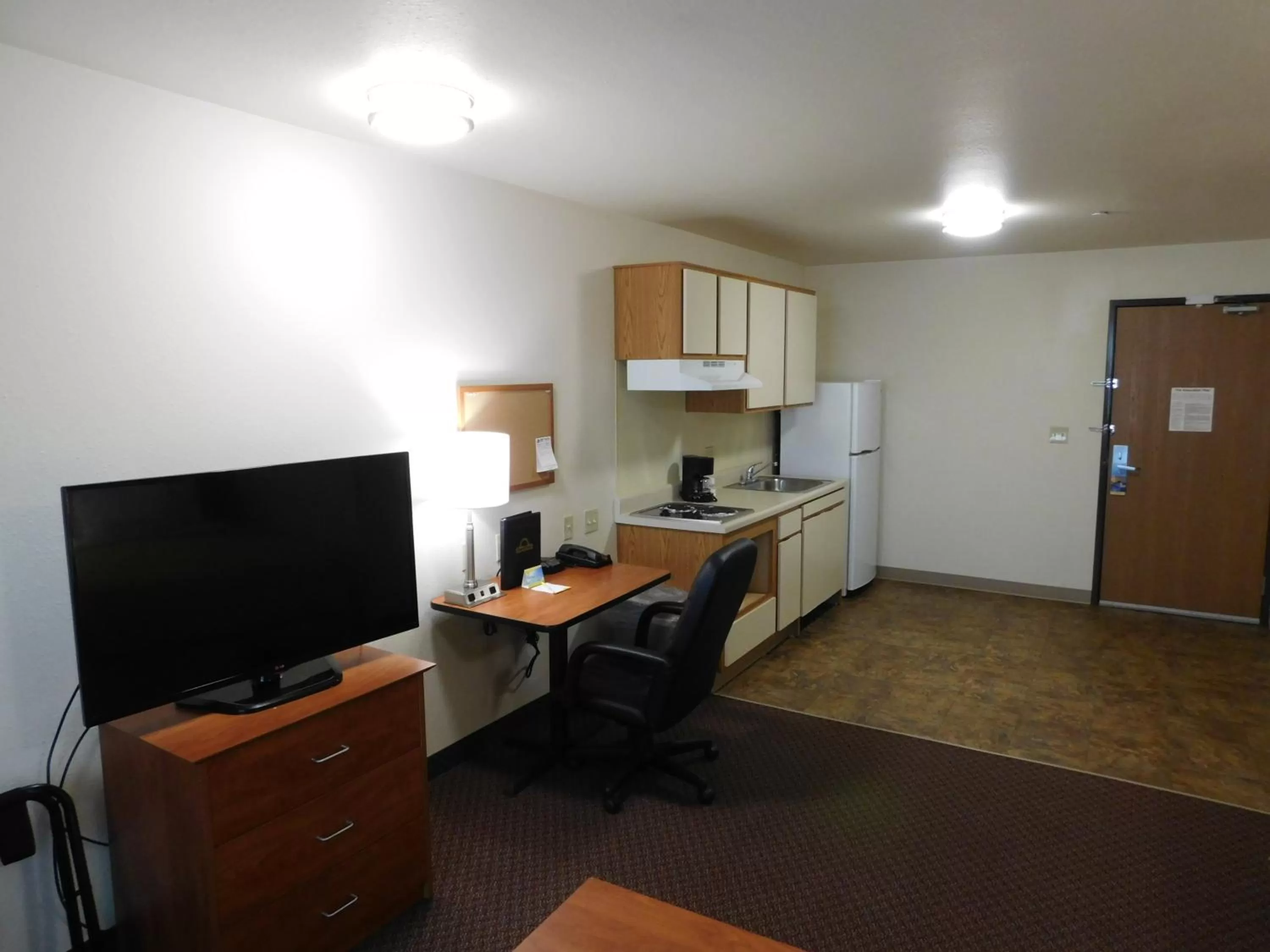 Kitchen or kitchenette in Days Inn & Suites by Wyndham Rochester South