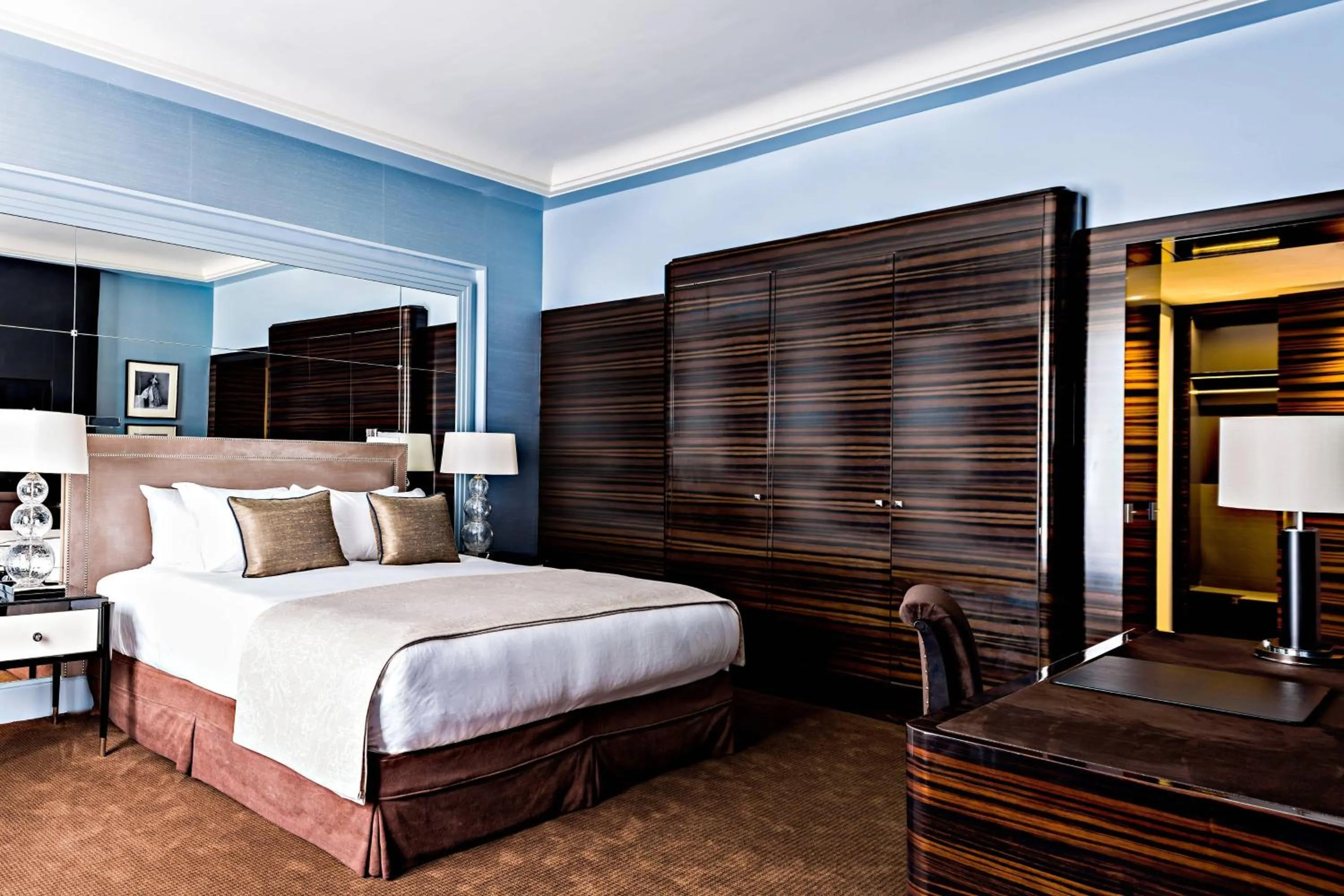 Bedroom, Bed in Prince de Galles, a Luxury Collection hotel, Paris