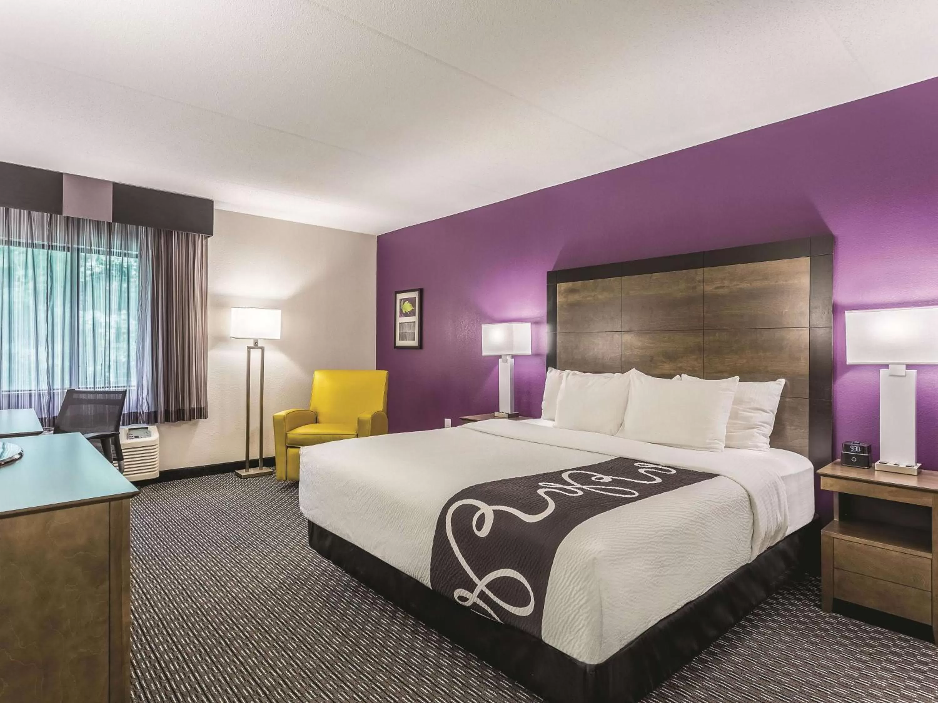 Photo of the whole room, Bed in La Quinta by Wyndham Columbia / Fort Meade