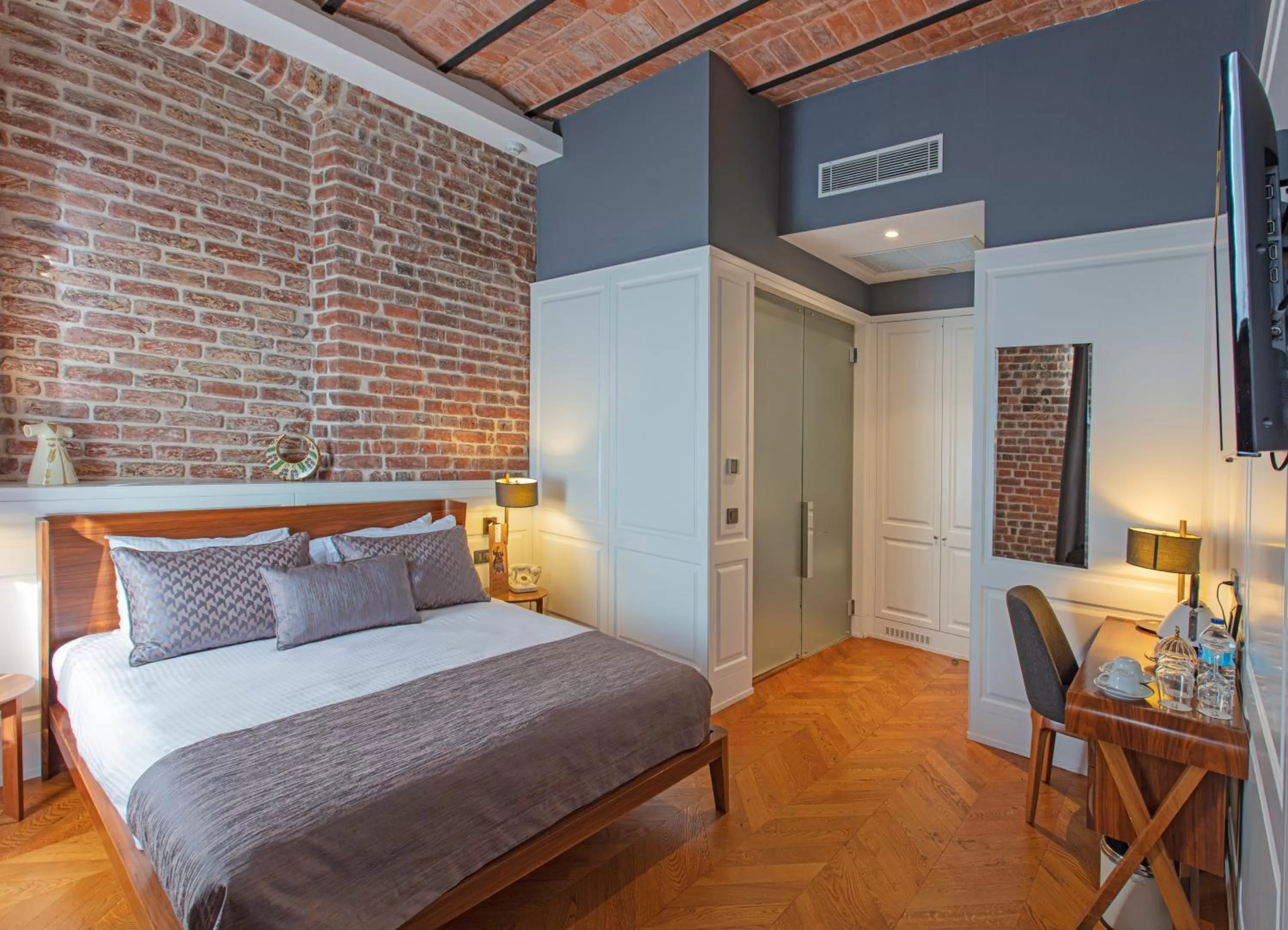 Photo of the whole room, Bed in Hotel Miniature - Ottoman Mansion