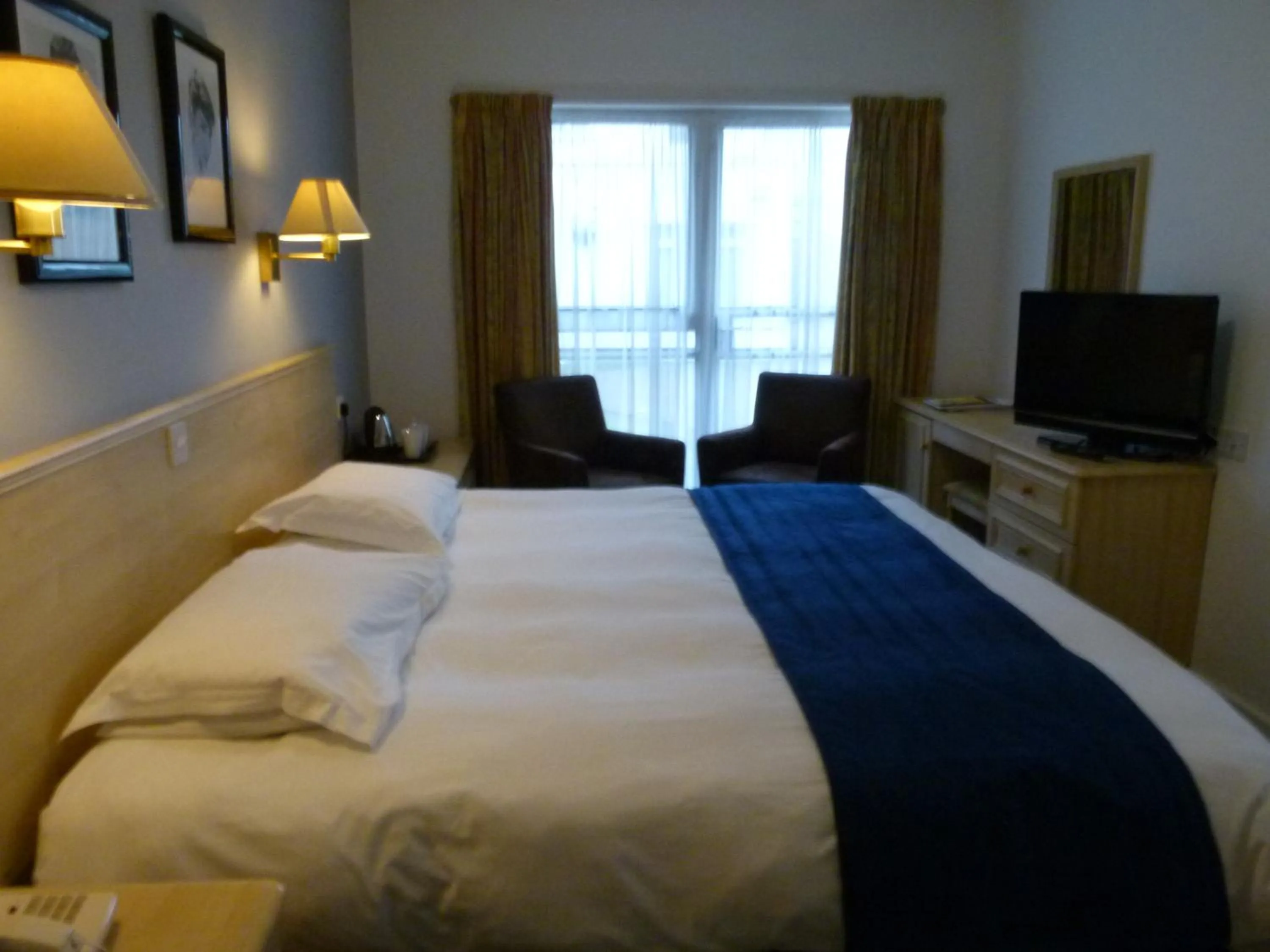 Bedroom, Bed in Beachcombers Hotel