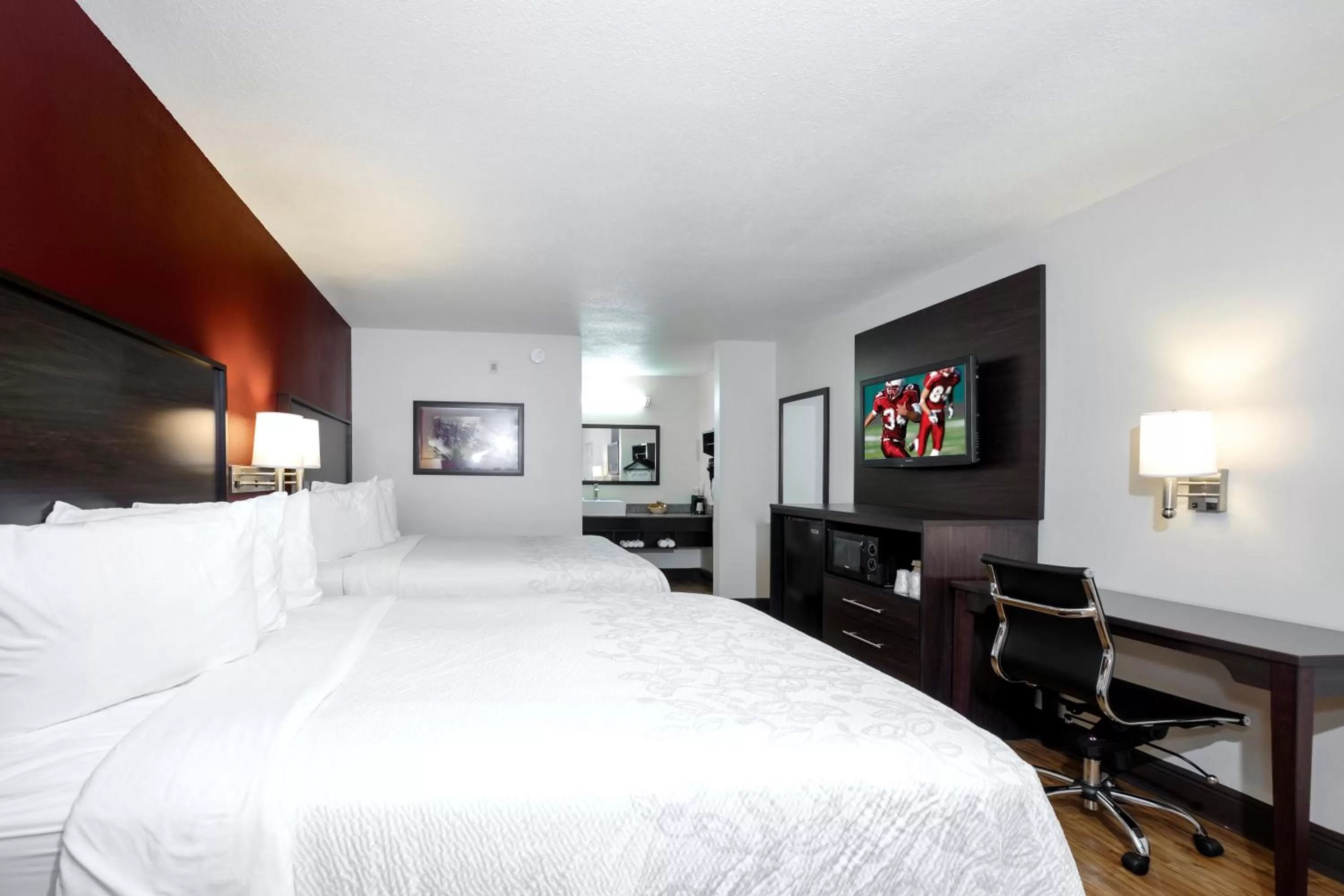 Photo of the whole room, Bed in Red Roof Inn PLUS+ Hammond