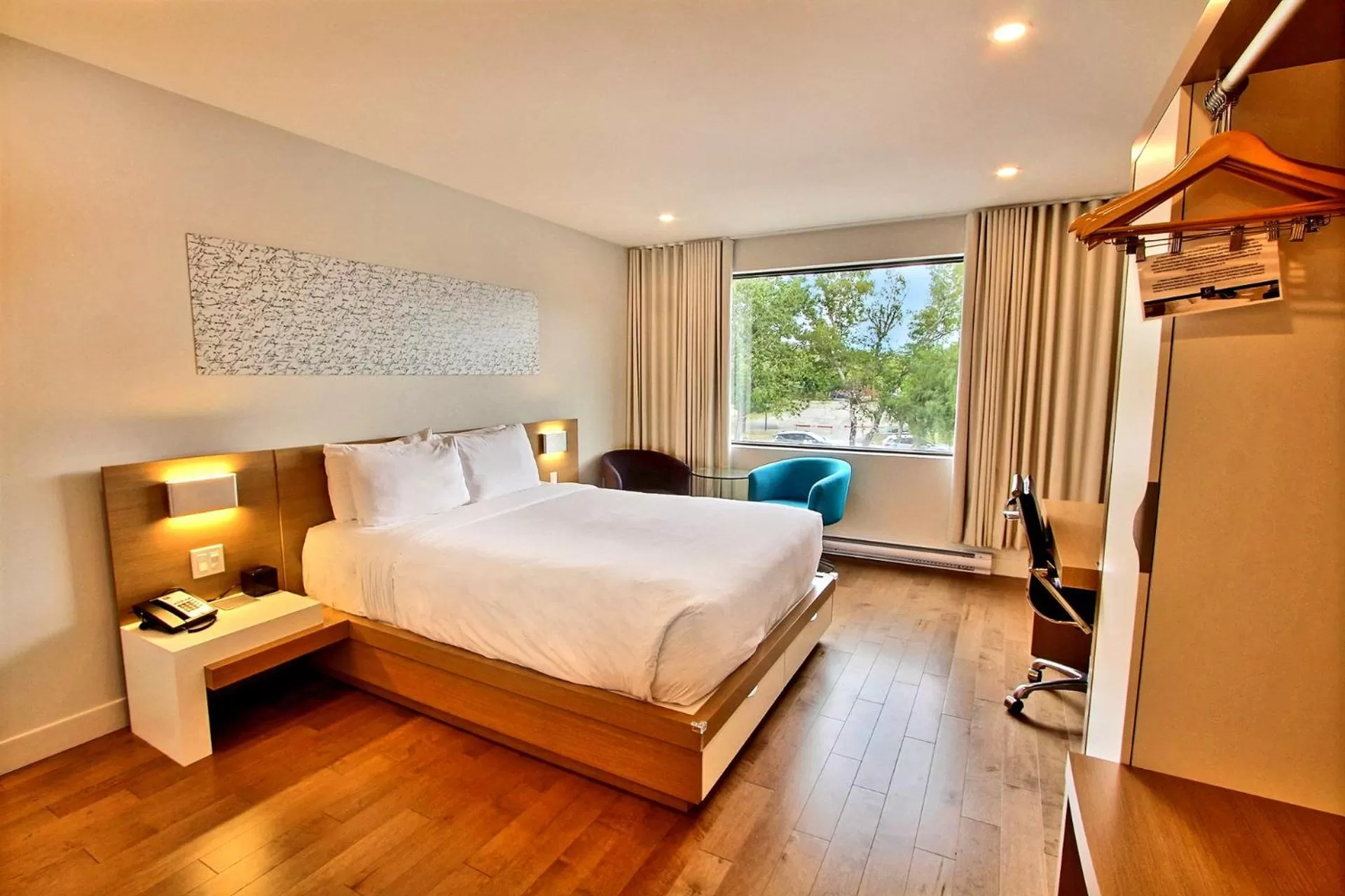 Photo of the whole room, Bed in Hôtel Le Navigateur