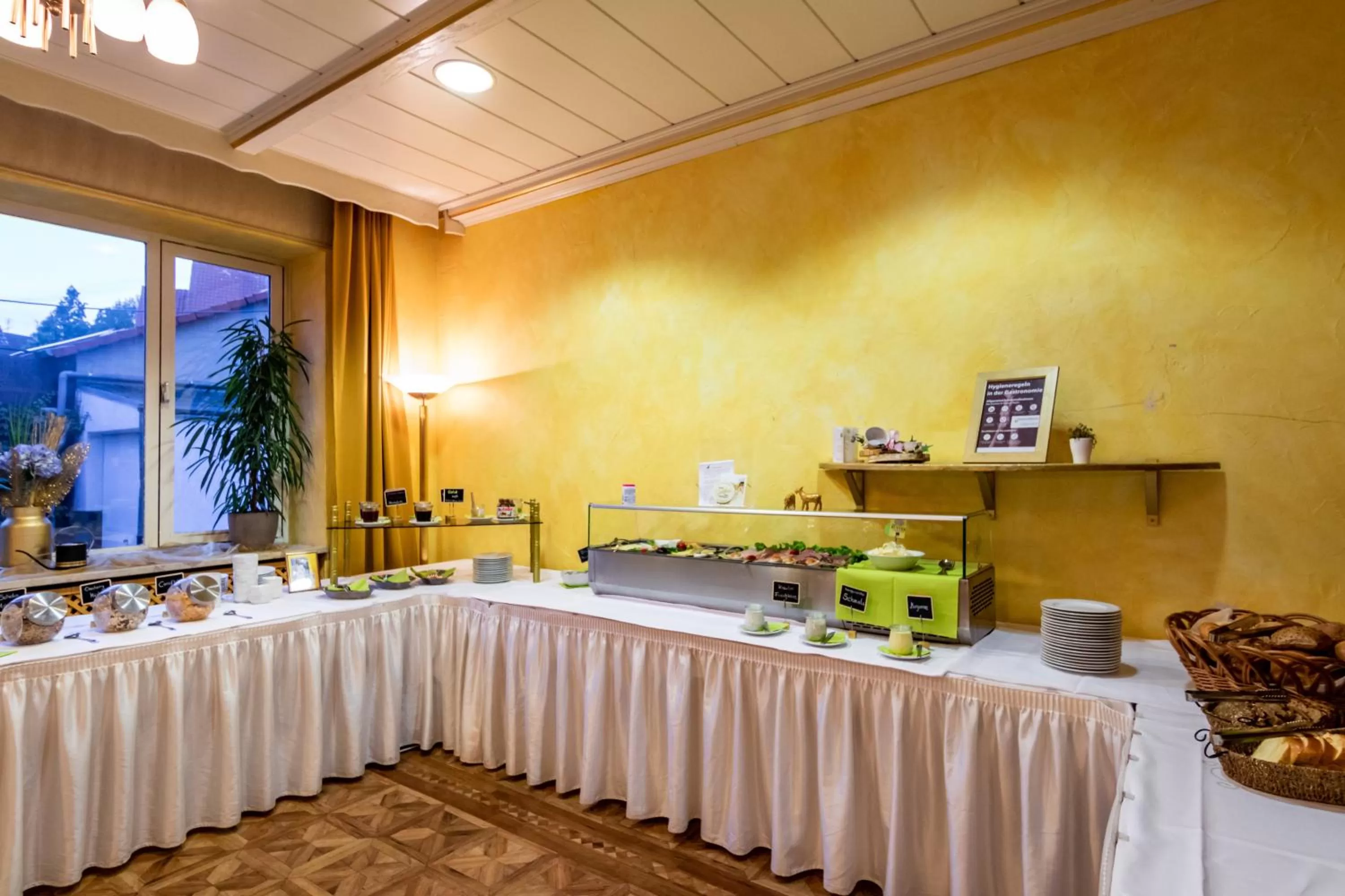 Buffet breakfast in Hotel Goldflair am Rathaus