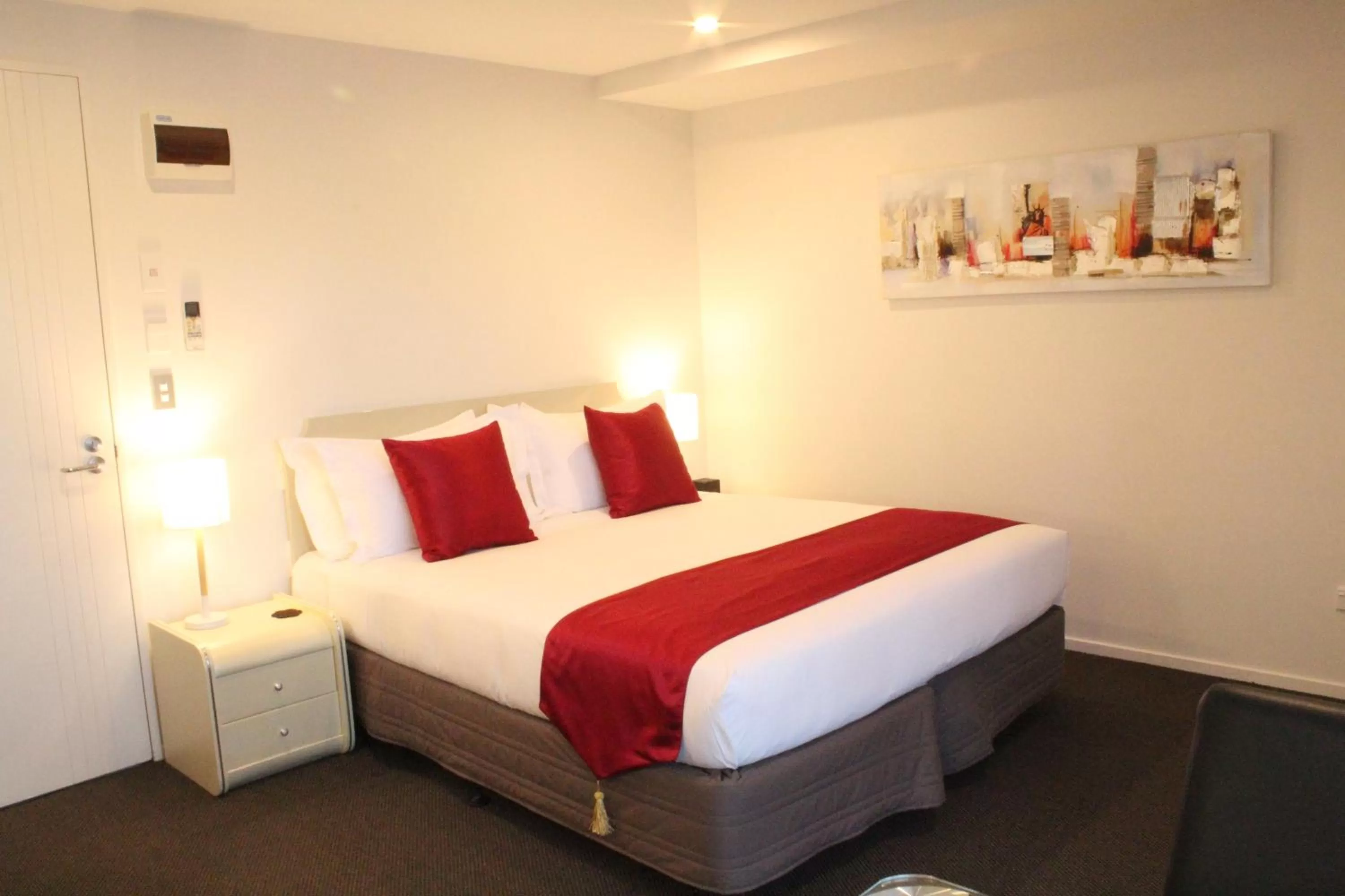 Bed in Bealey Plaza Motel