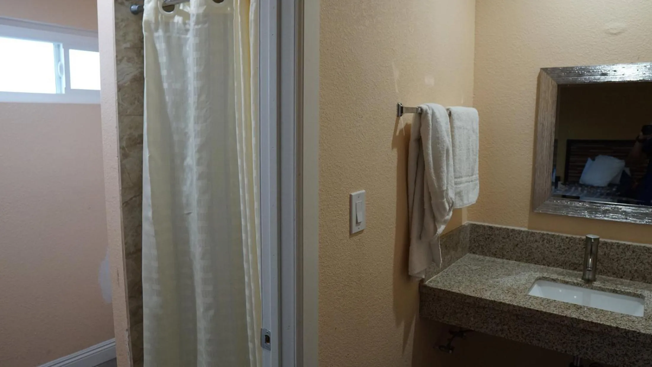 Holly Crest Hotel - Los Angeles, LAX Airport