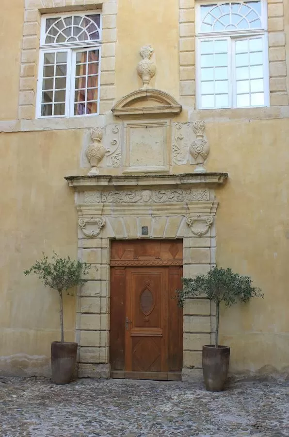 Facade/entrance in Chateau Ricard