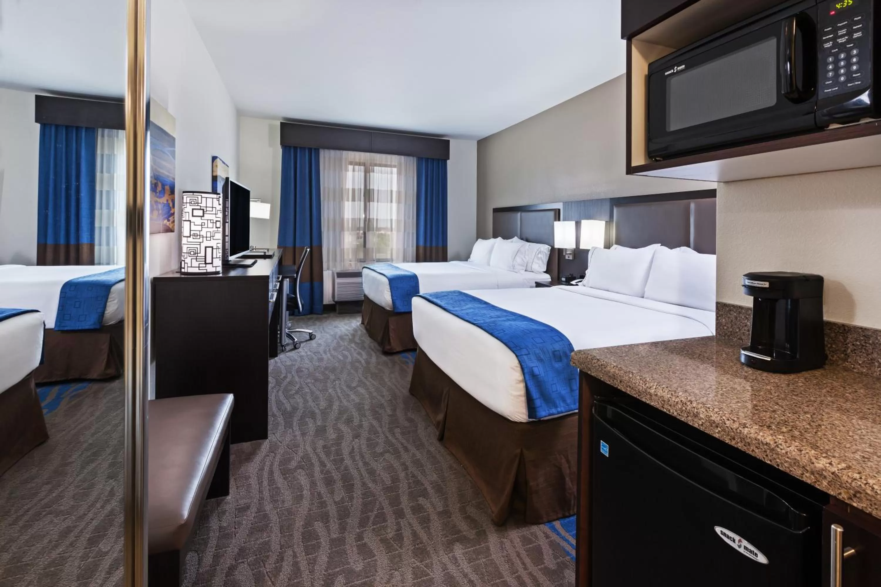 Photo of the whole room, Bed in Holiday Inn Express & Suites Glenpool by IHG