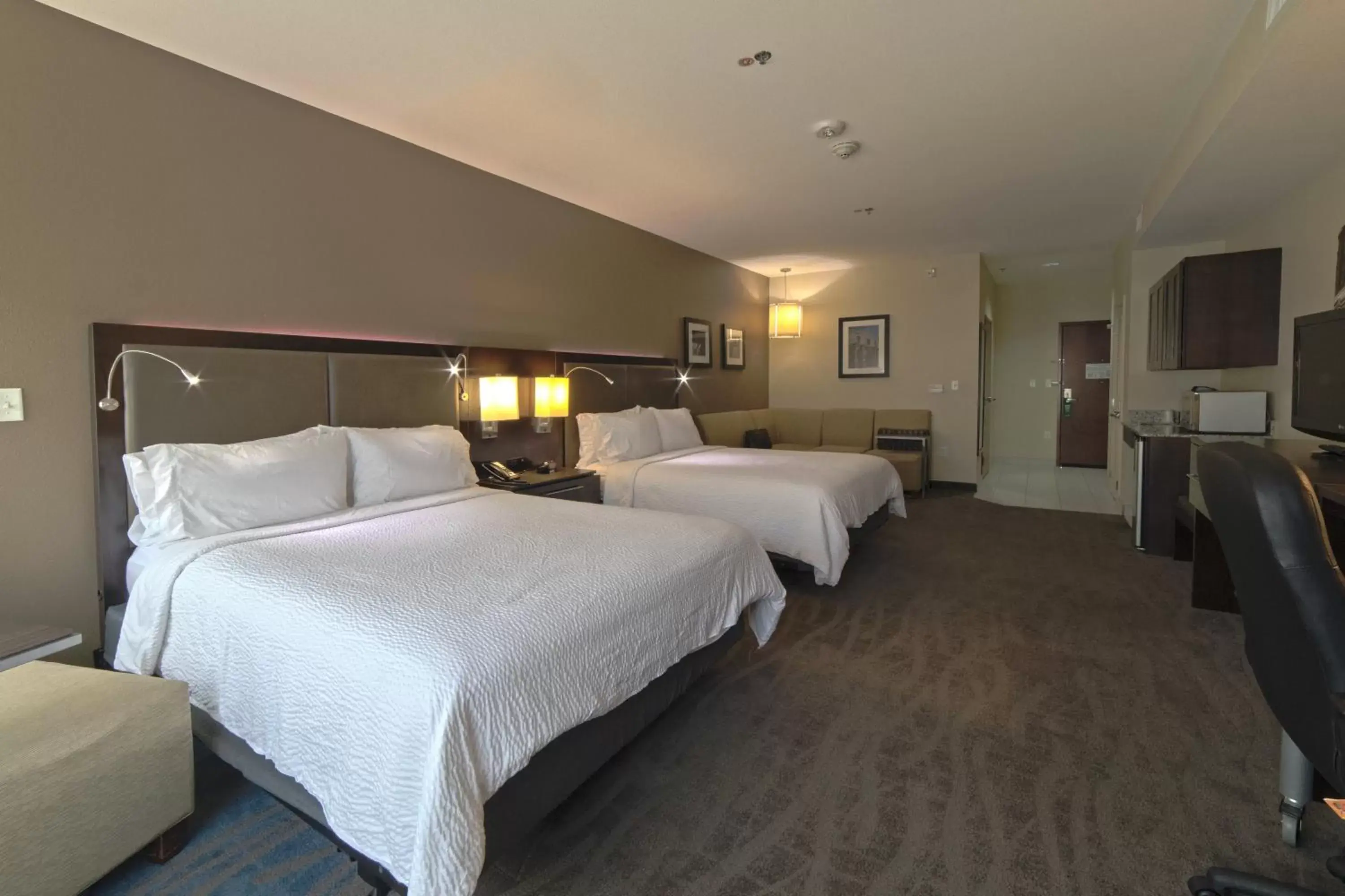 Standard Queen Room with Two Queen Beds in Holiday Inn Hotel & Suites Northwest San Antonio by IHG Standard Queen Room with Two Queen Beds in Holiday Inn Hotel & Suites Northwest San Antonio by IHG