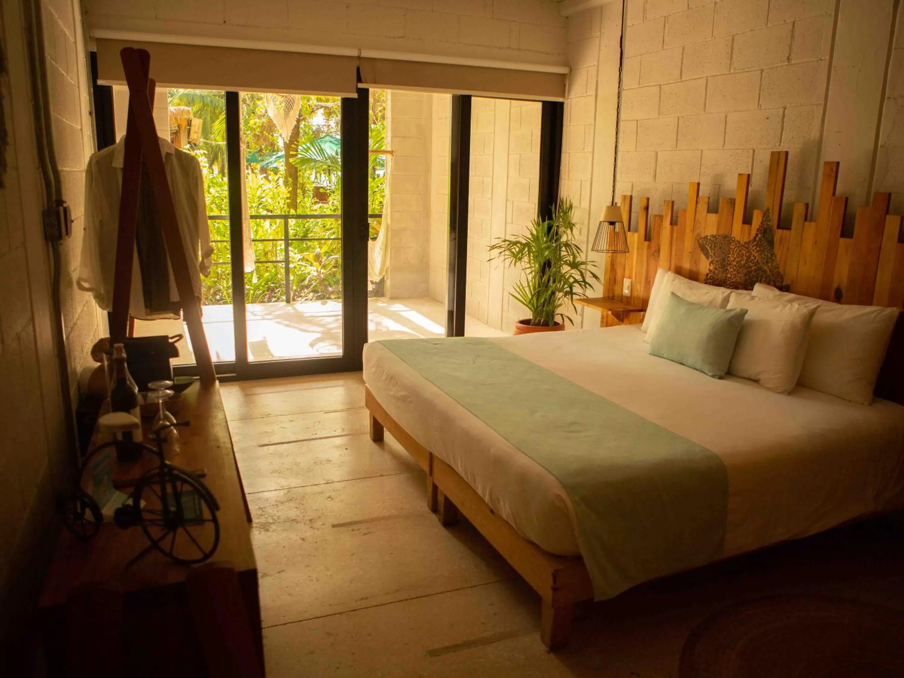 Bedroom, Bed in Nomads Hotel, Hostel & Beachclub