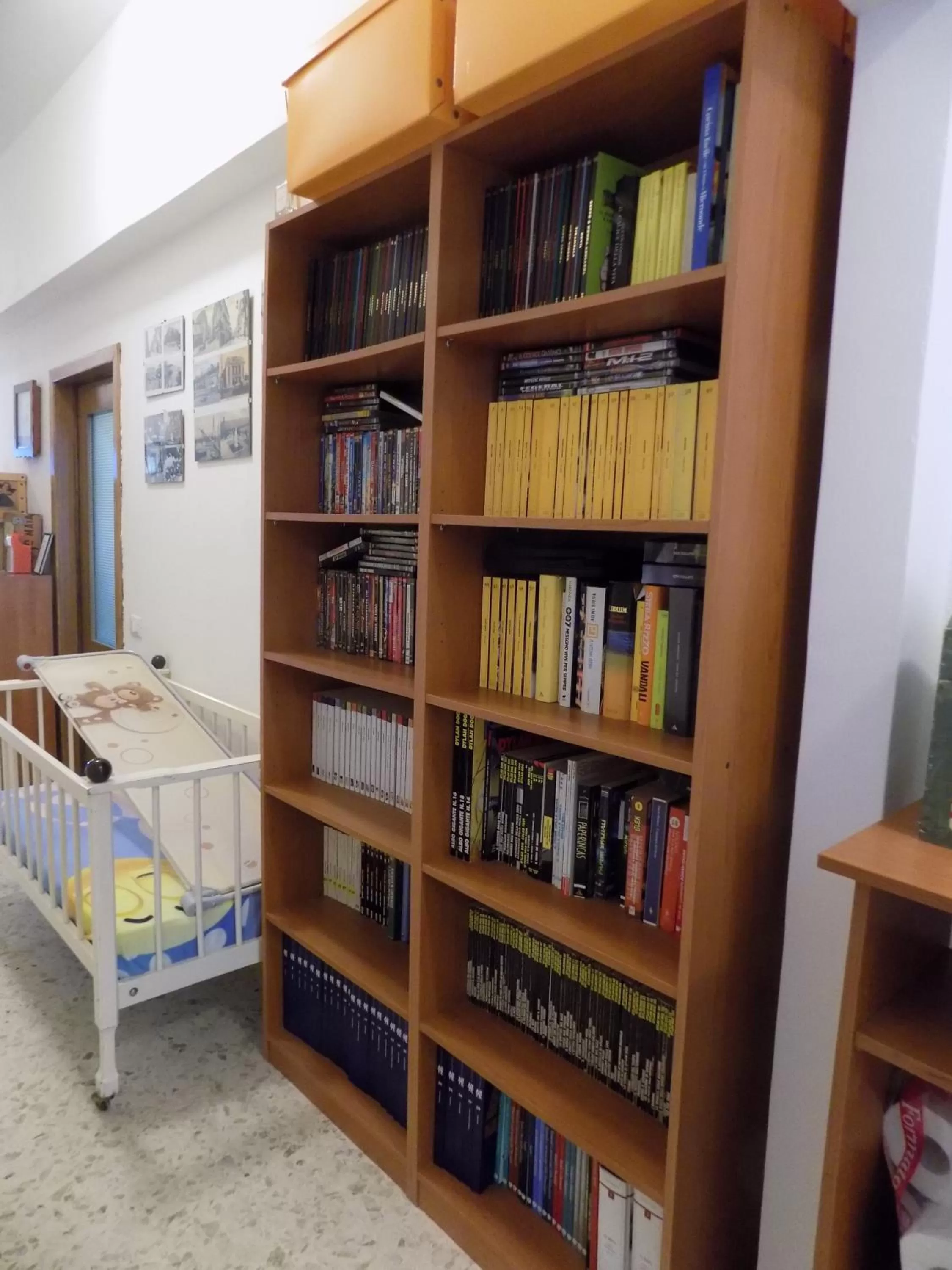 Library, Bed in B&B Falcone