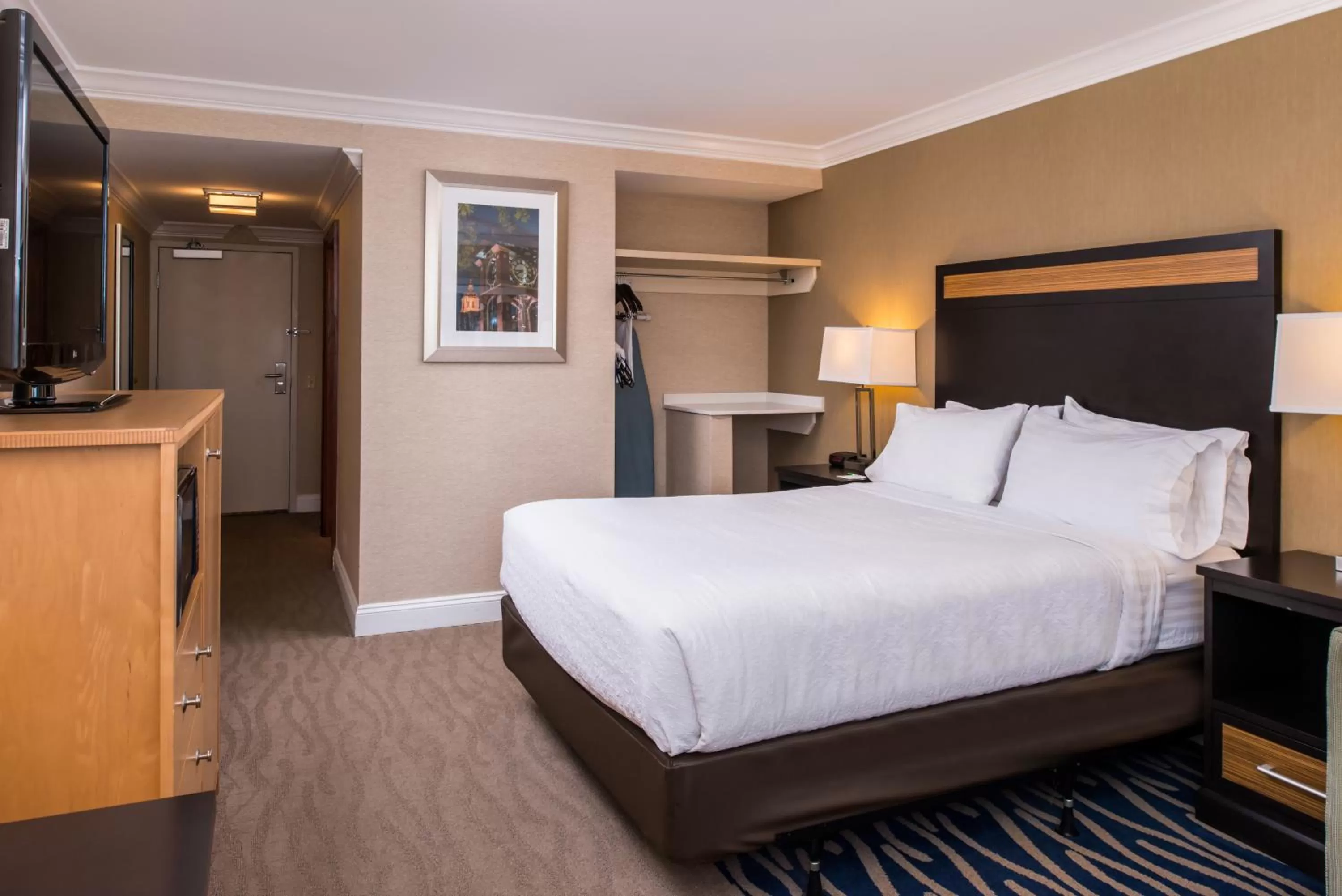 Bed in Doubletree By Hilton Concord Downtown