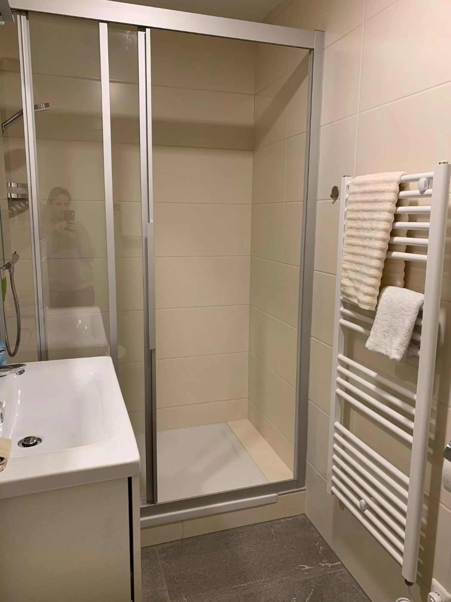 Bathroom in Nefer, Haus