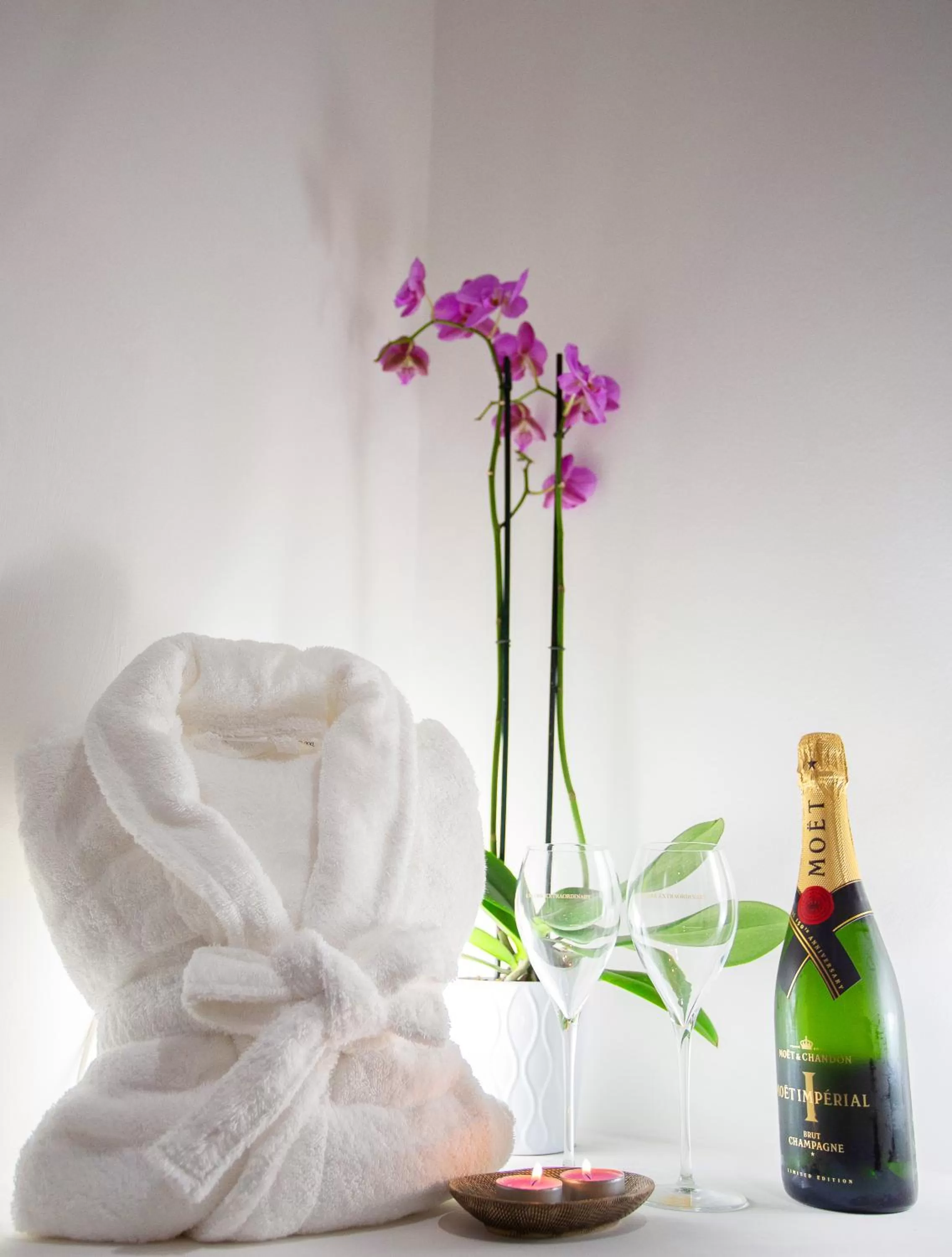 Decorative detail in ETNEA 208 LUXURY JACUZZI SUITE Catania