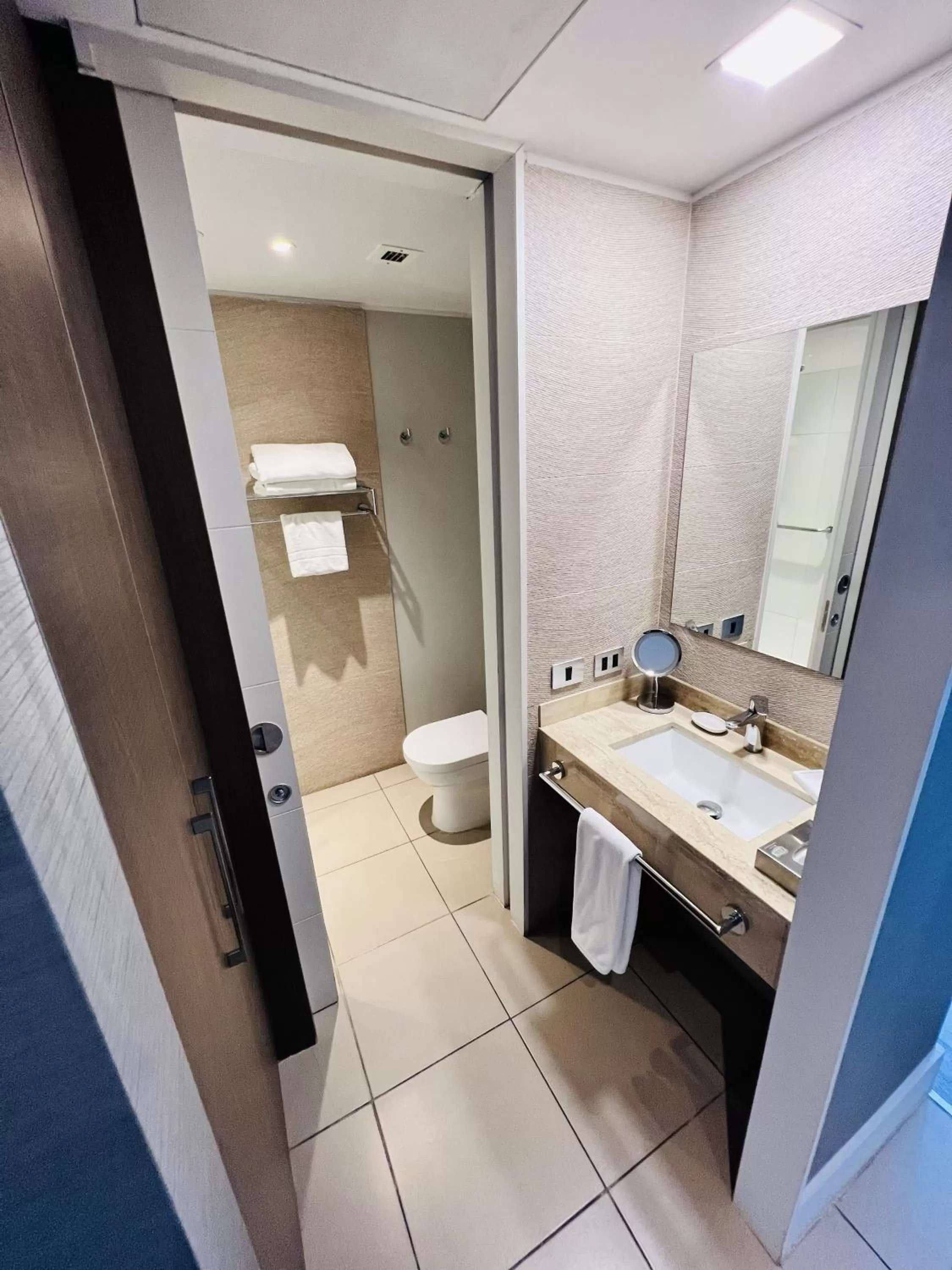 Shower in Radisson Hotel Curico