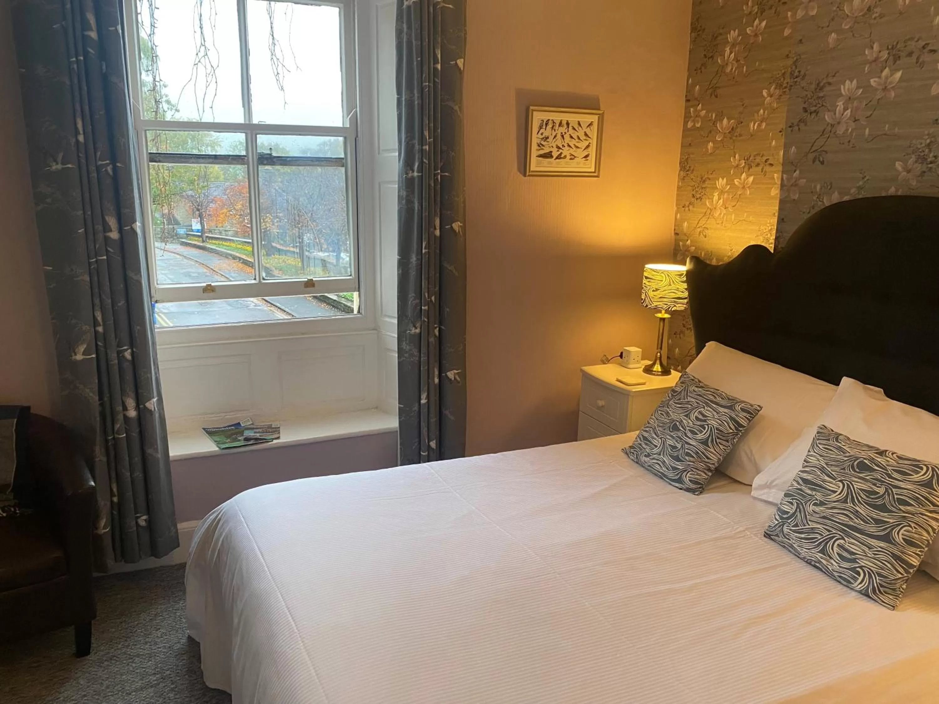 Bed in Talbot House Bed & Breakfast and Tearoom