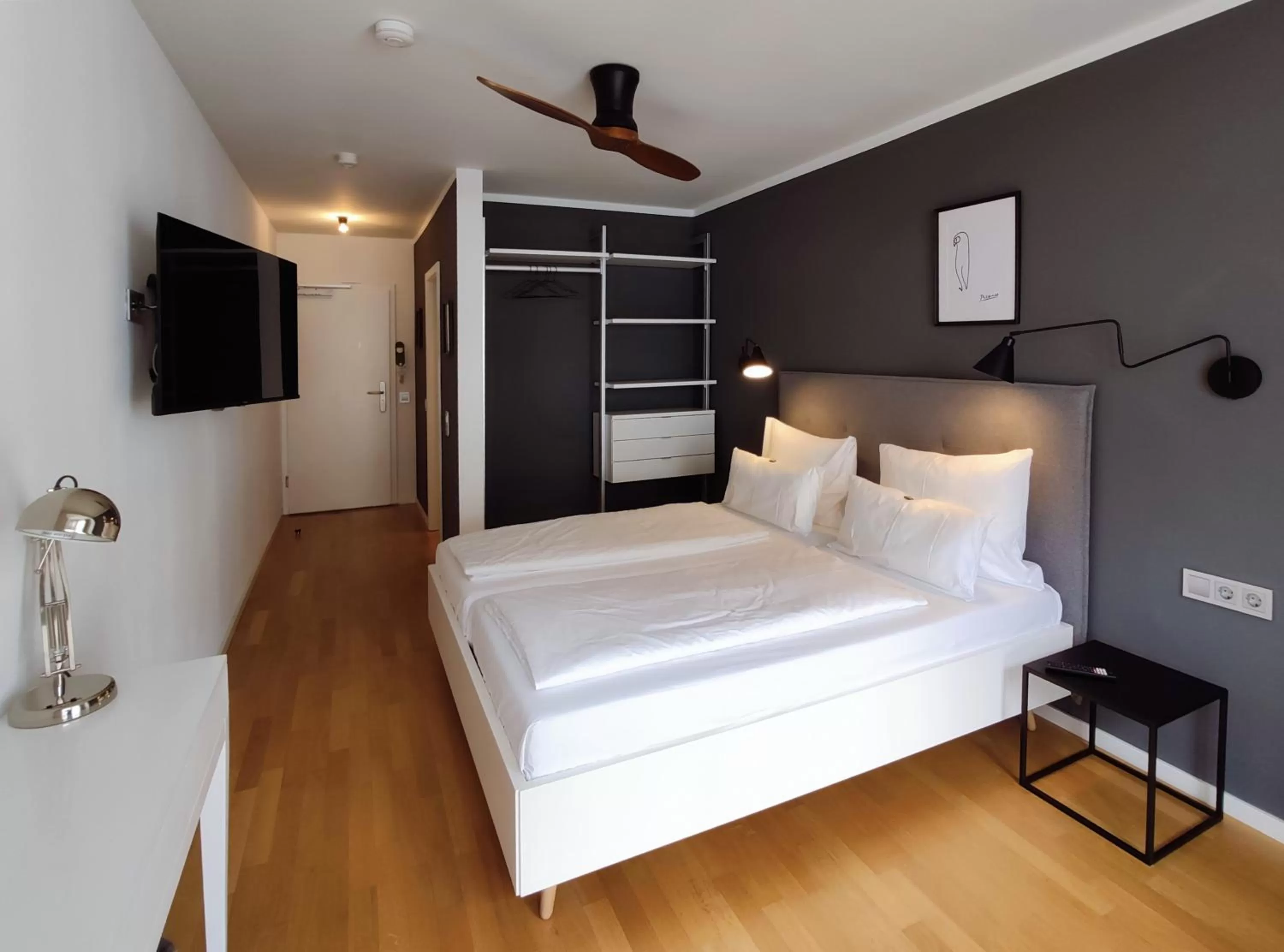 Photo of the whole room, Bed in DK Hotel Heidelberg