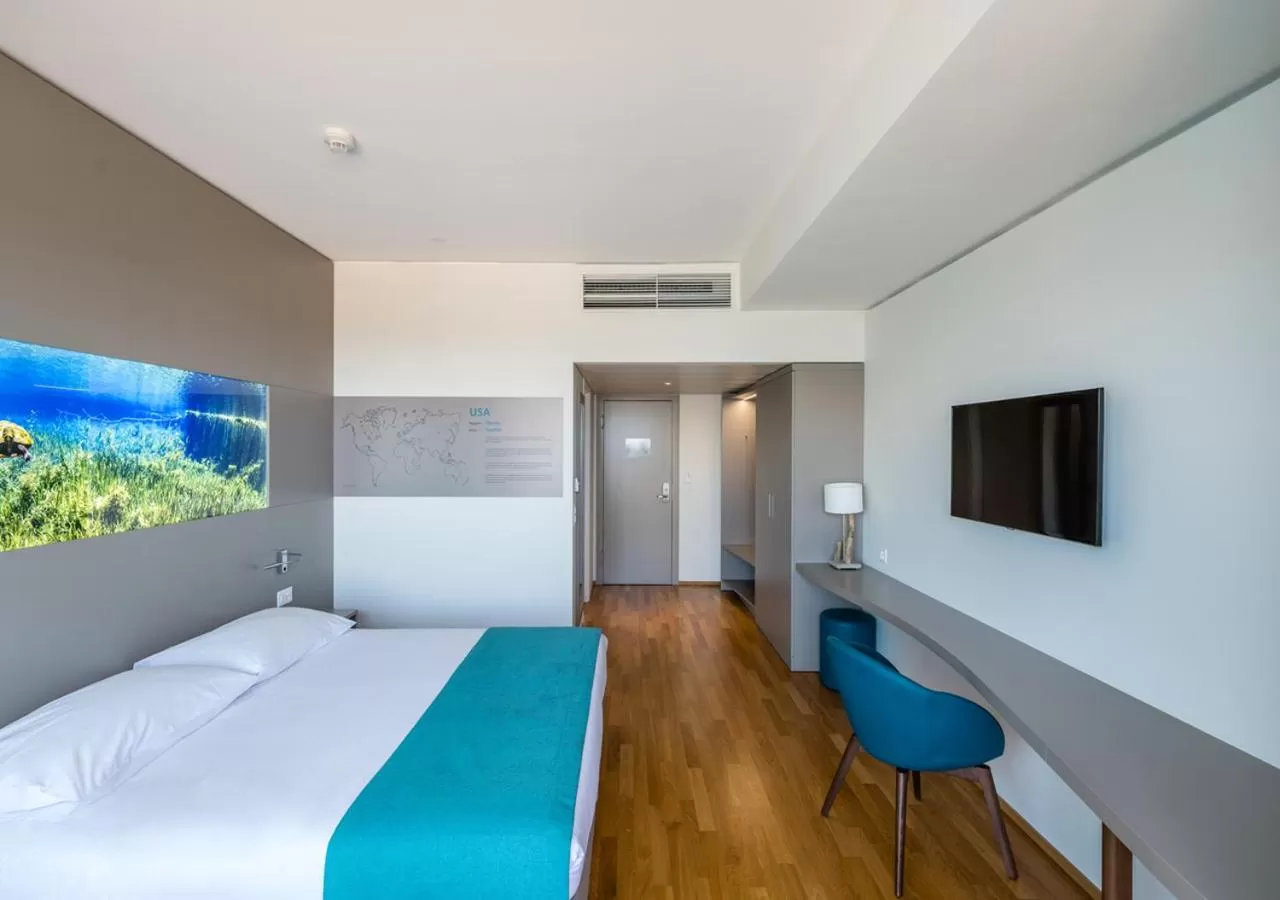 Photo of the whole room, Bed in Aquatis Hotel