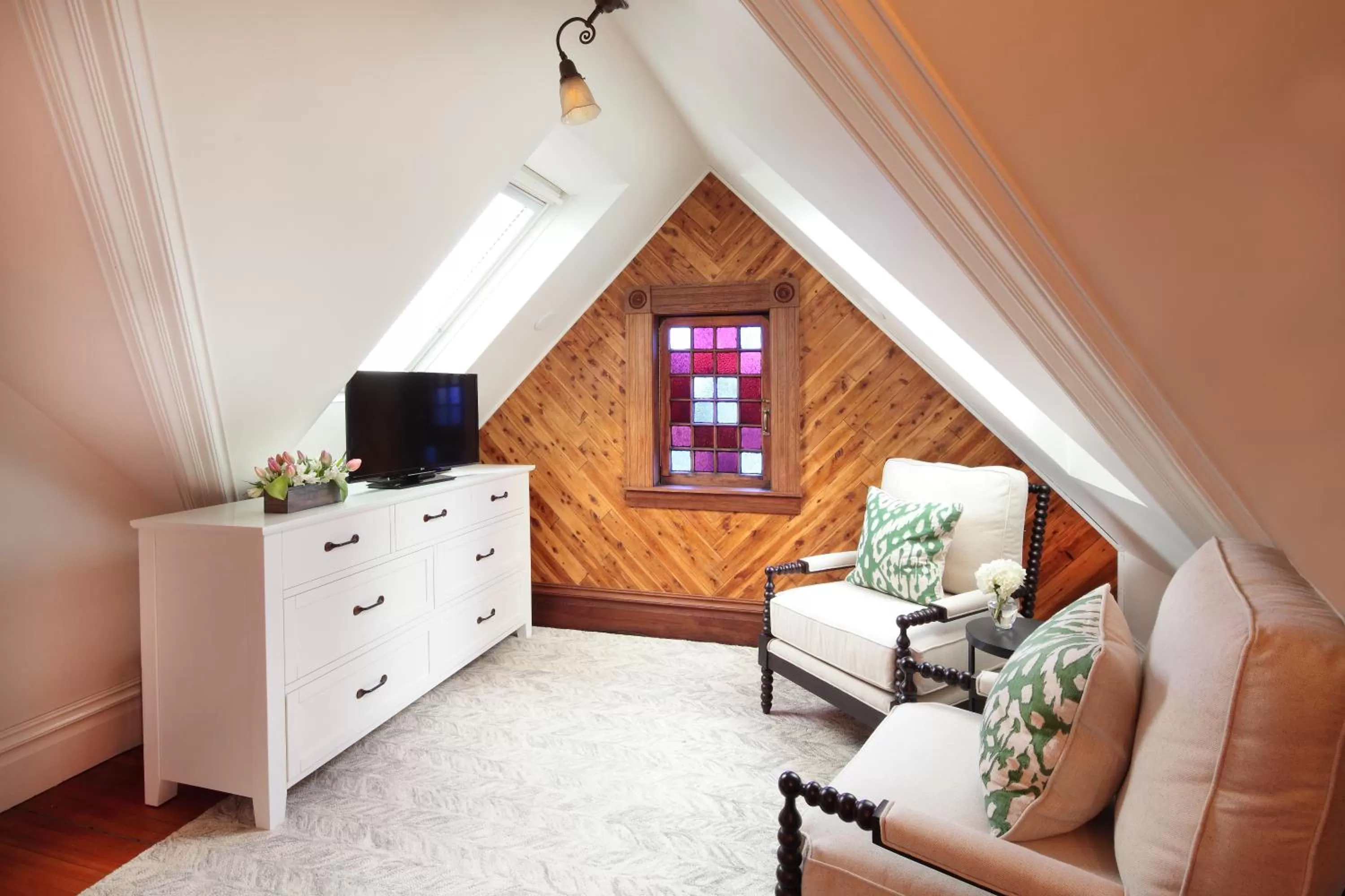 Living room in The Grape Leaf Inn