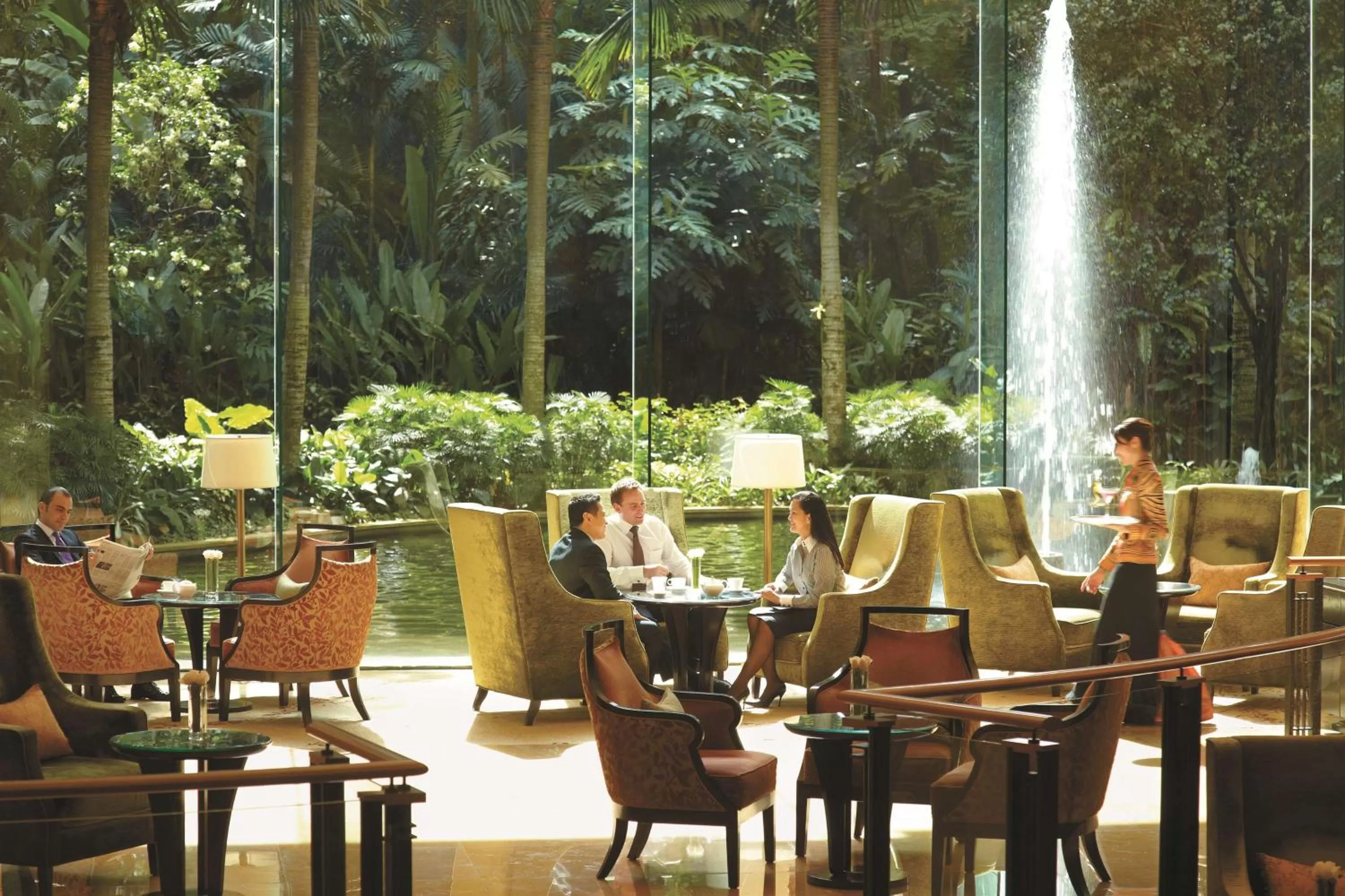 Lounge or bar in Shangri-La Kuala Lumpur