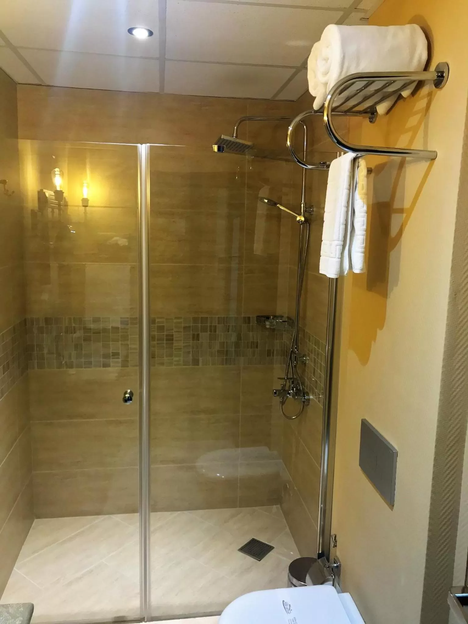 Shower in Sera Lake Resort Hotel Spa & Aparts