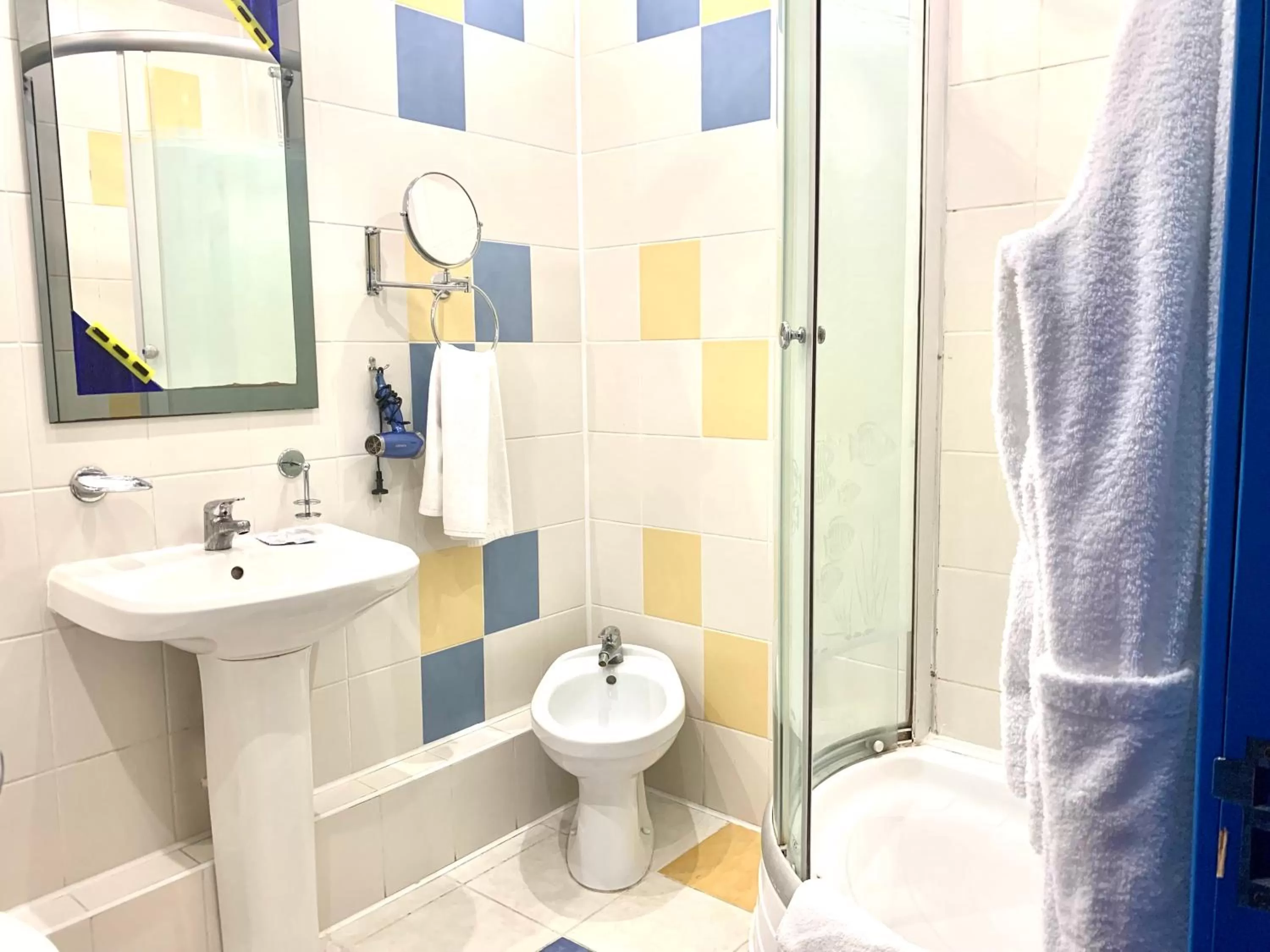 Bathroom in Hotel Prydesnyansky