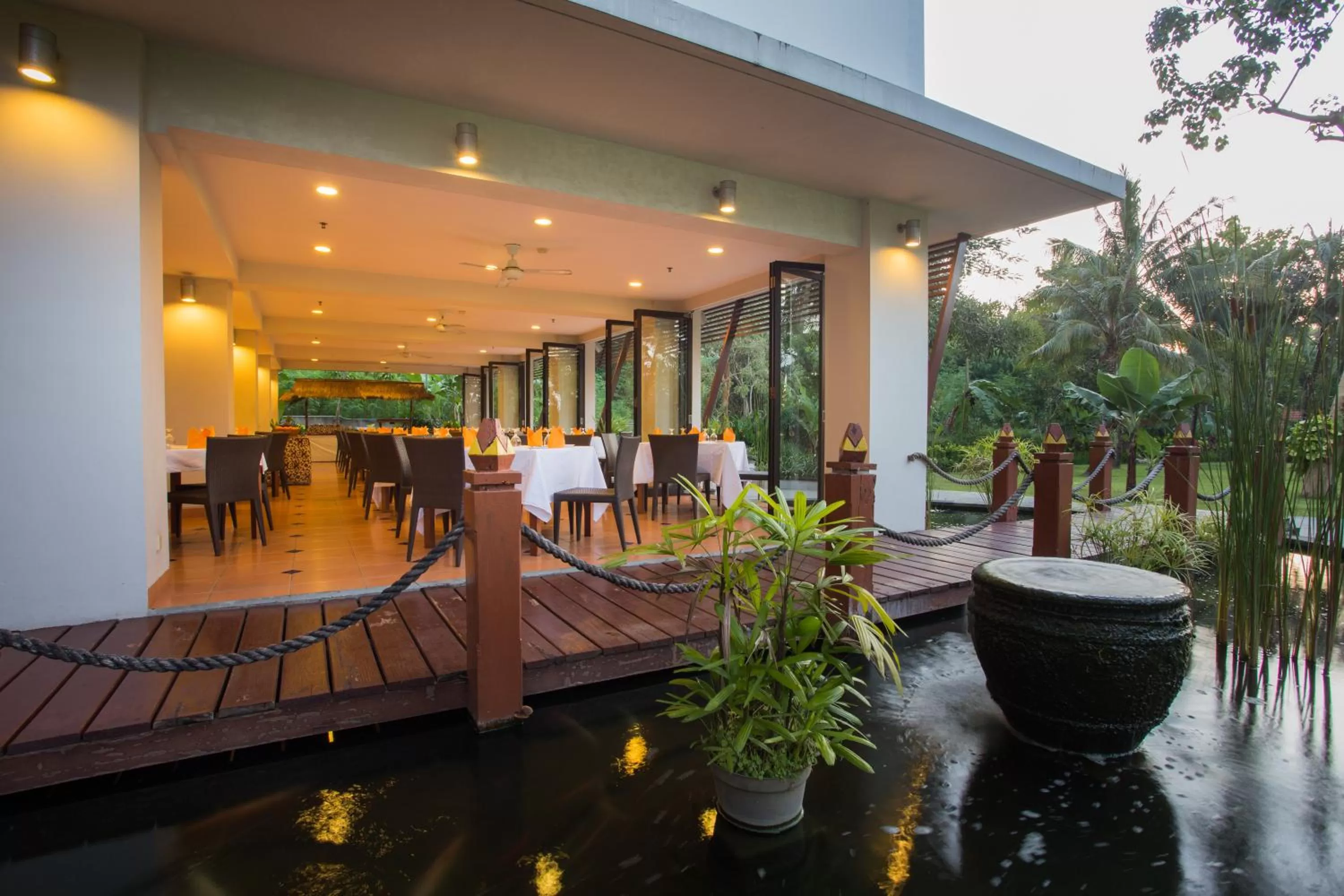 Restaurant/places to eat in Bintang Flores Hotel