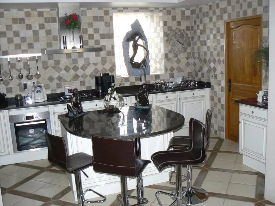 Restaurant/places to eat in Le Manoir des Chapelles