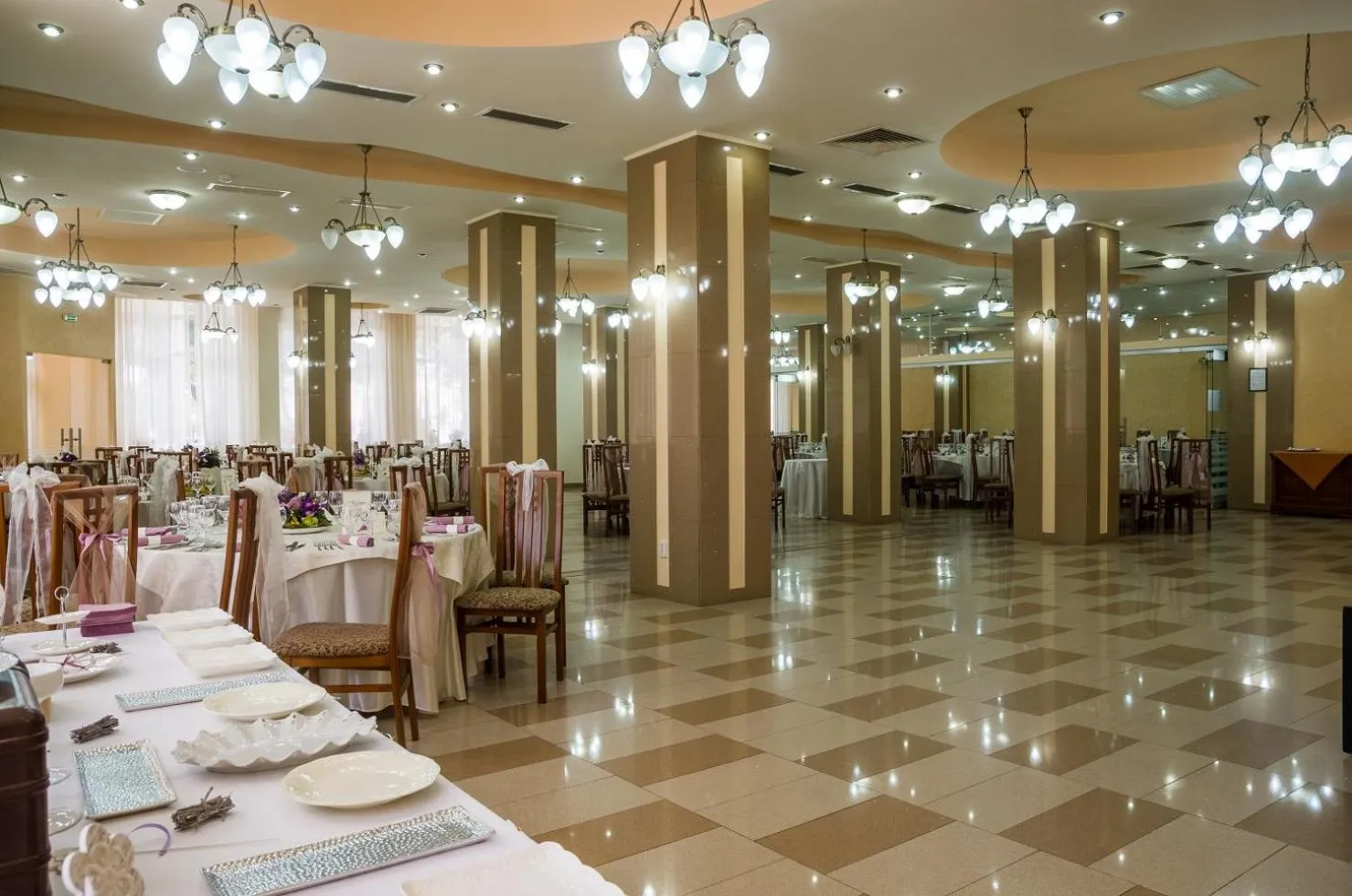 Restaurant/places to eat in Hotel Traian