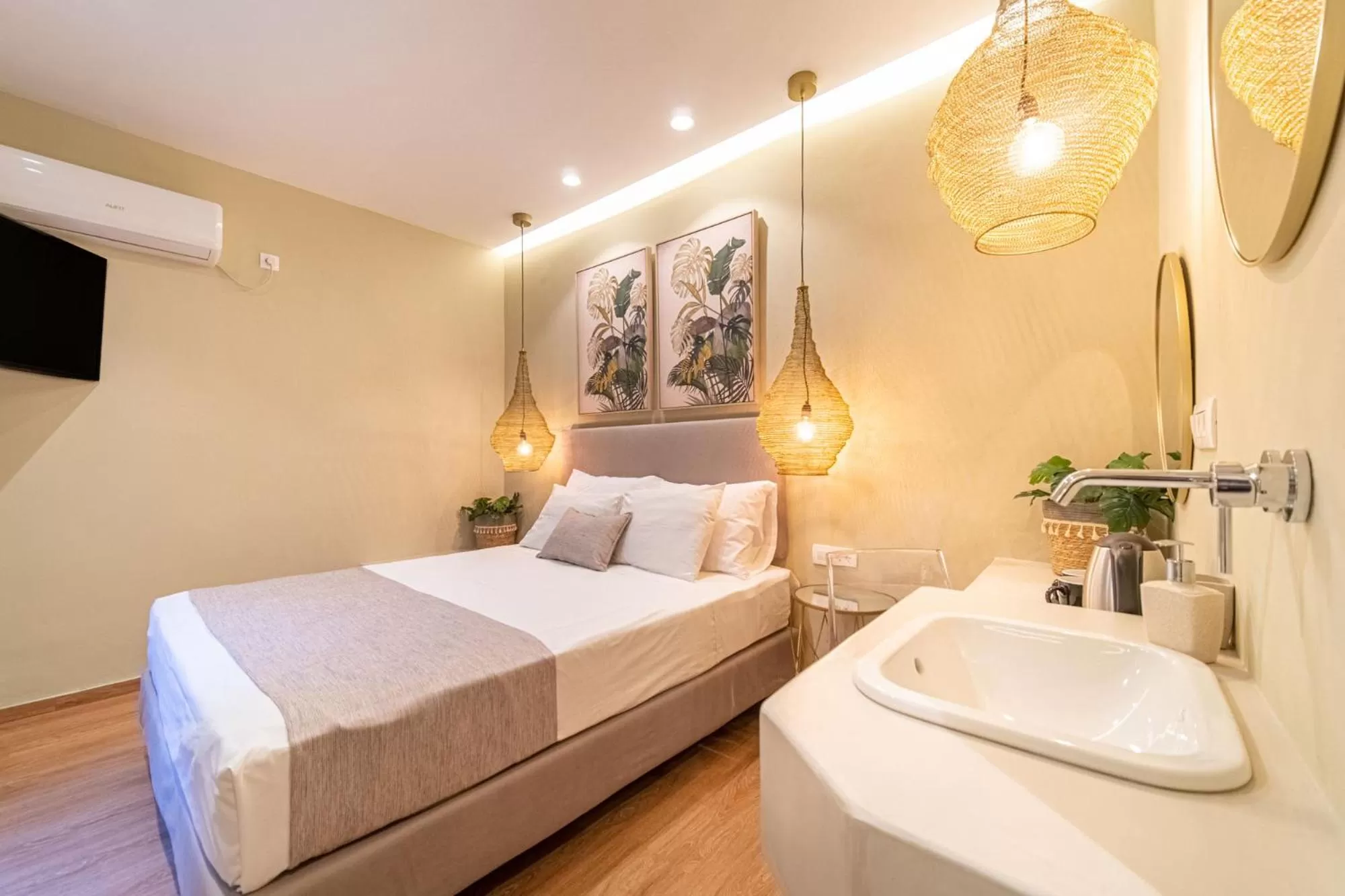 Bedroom, Bed in Antonia Hotel