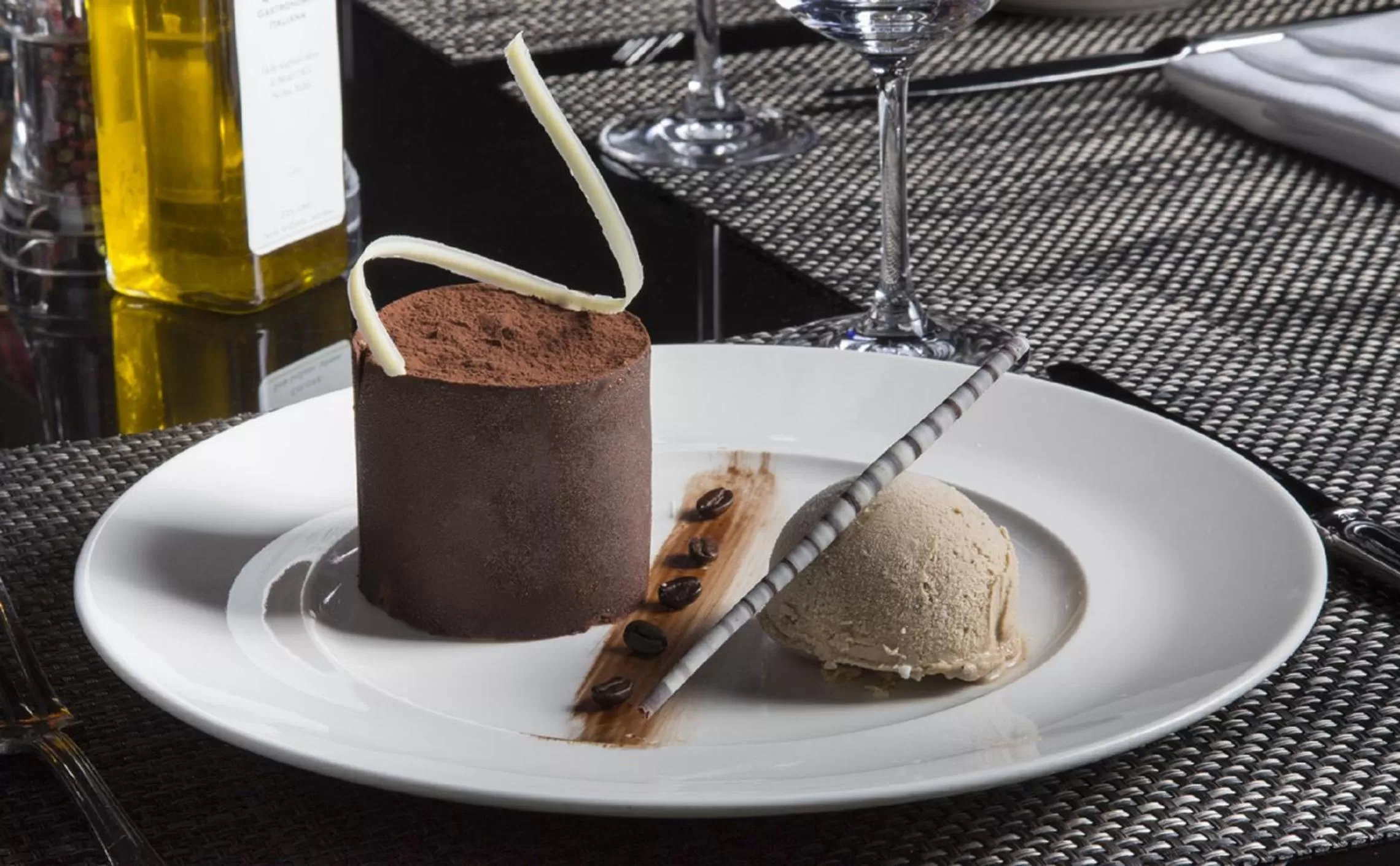 Restaurant/places to eat in JW Marriott Hotel Mexico City Santa Fe