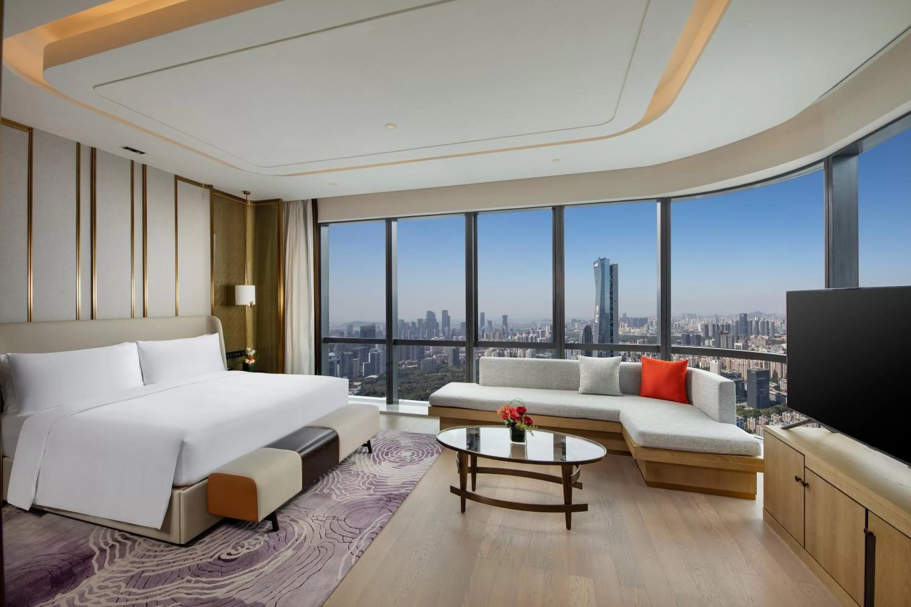 Photo of the whole room, Bed in Crowne Plaza Shenzhen Nanshan by IHG