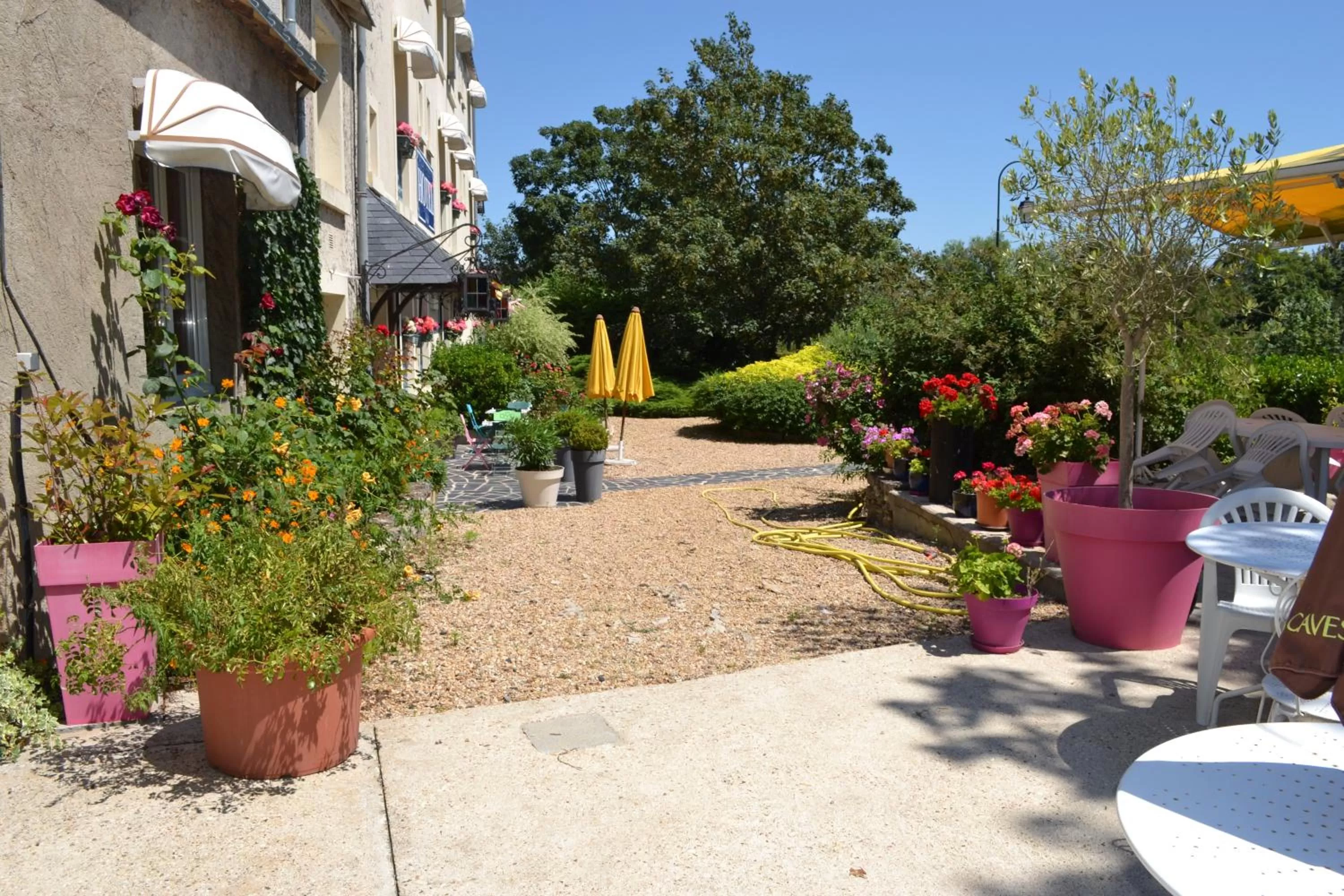 Facade/entrance in Hôtel Le Castel