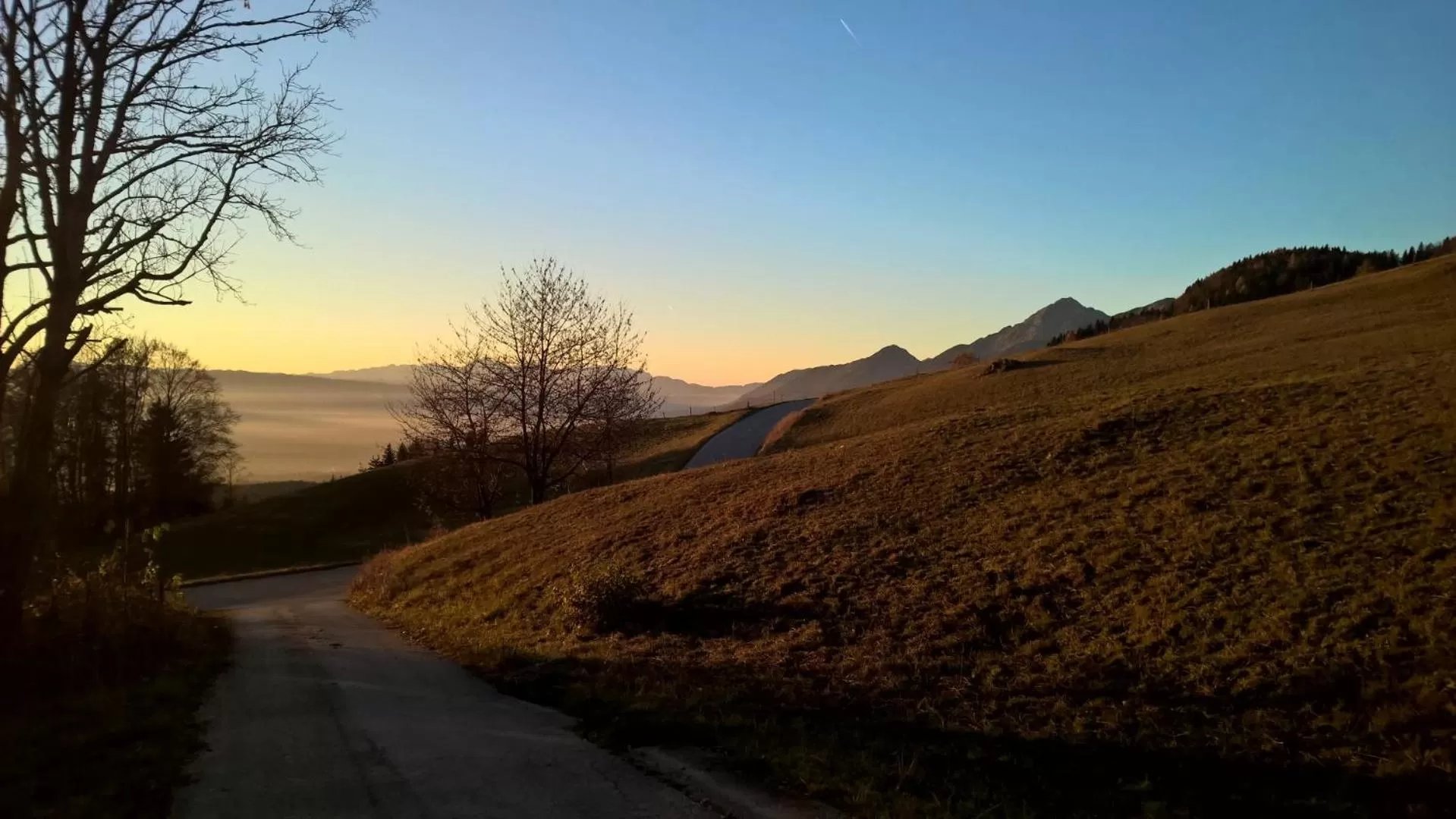 Sunrise/Sunset in Tourist Farm Pr'Dovar