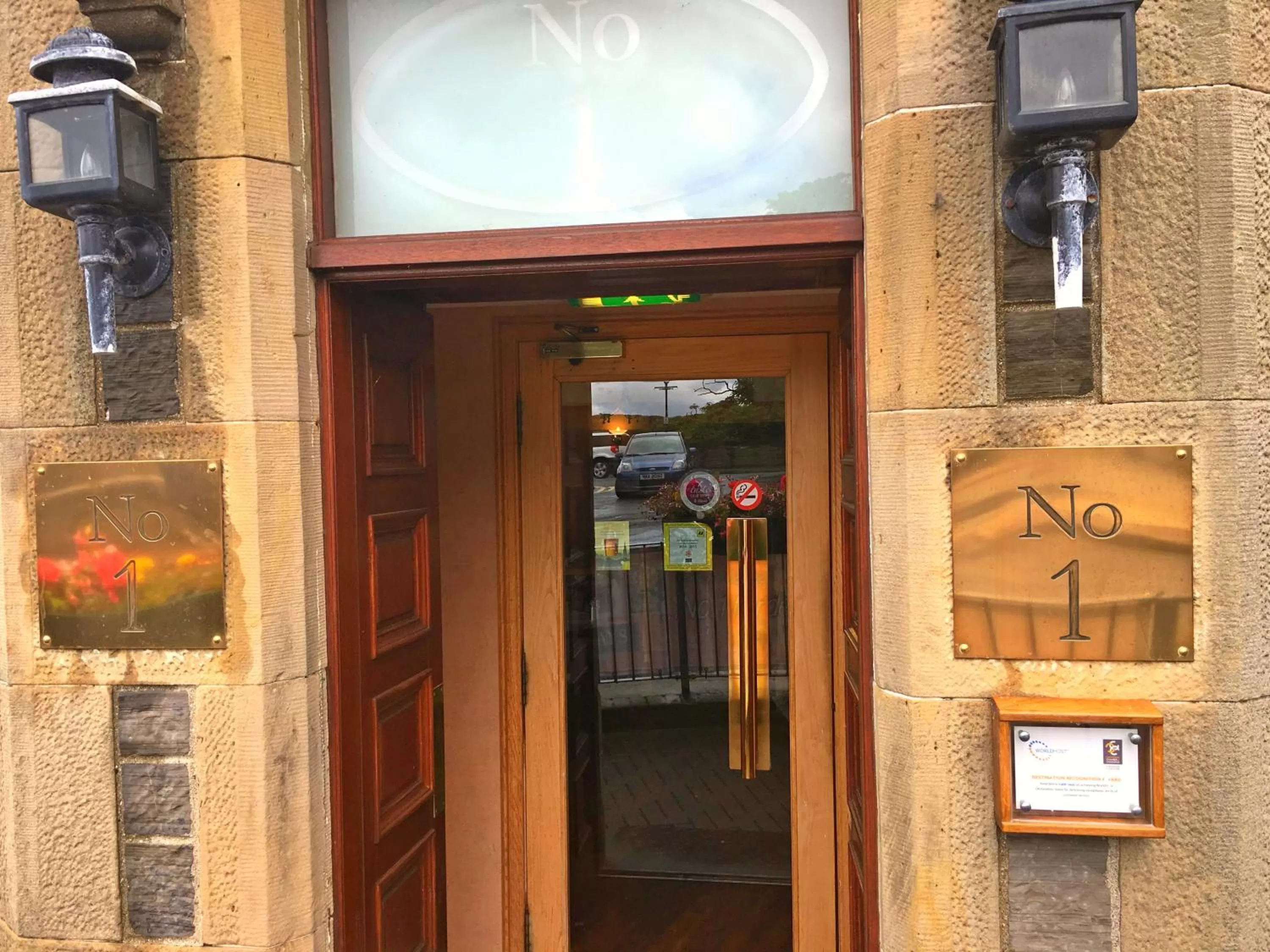 Restaurant/places to eat in Mackays Hotel