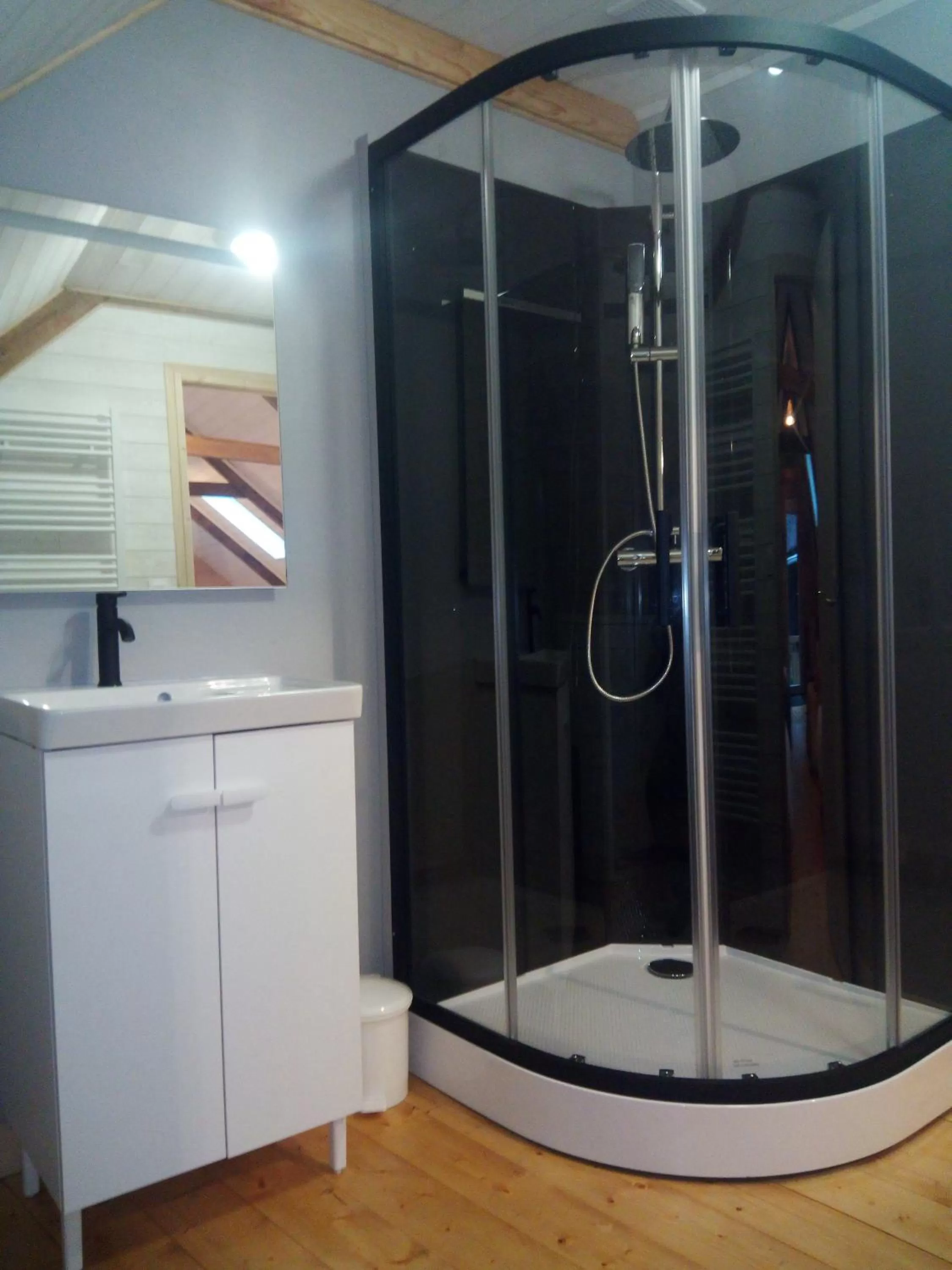 Bathroom in Le Jardin Enchanteur, chaleureuse maison d'hôtes calme et accueillante