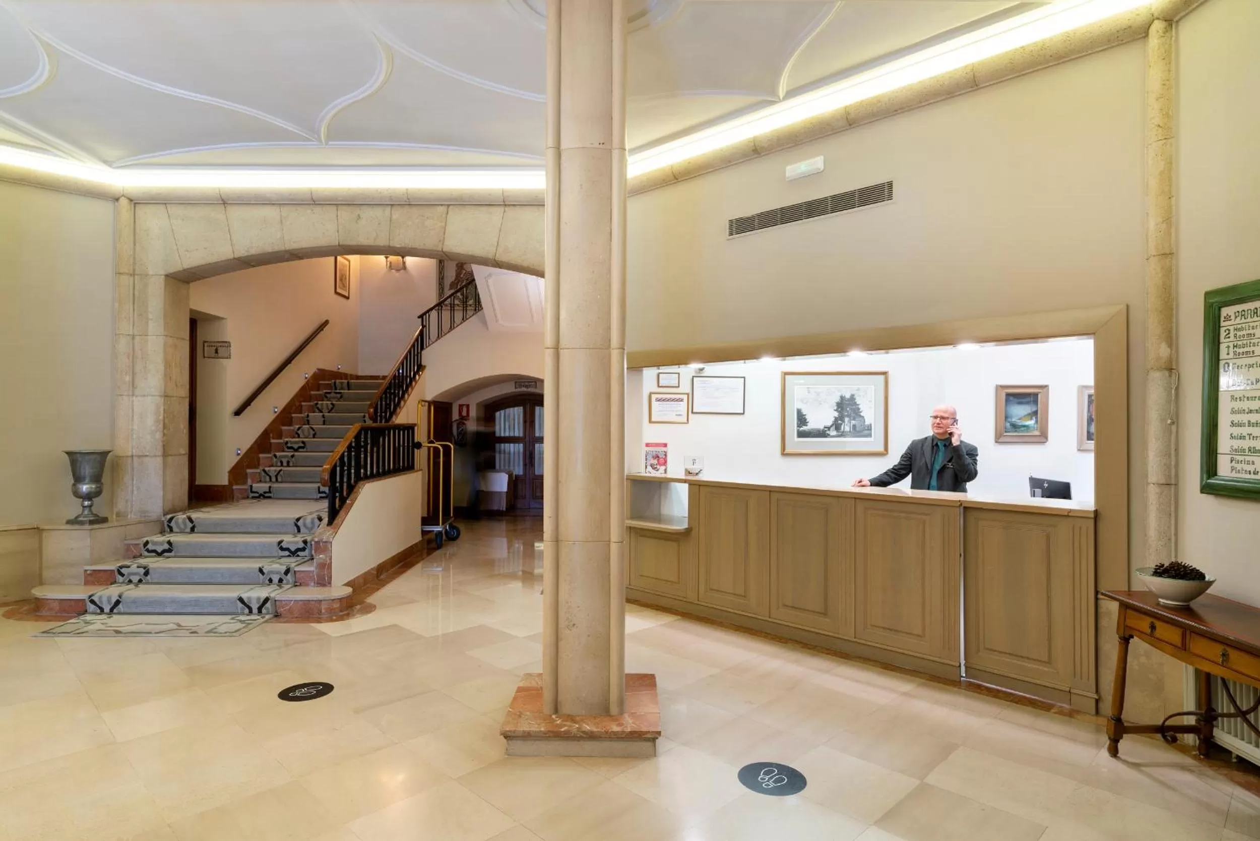 Lobby or reception in Parador de Teruel