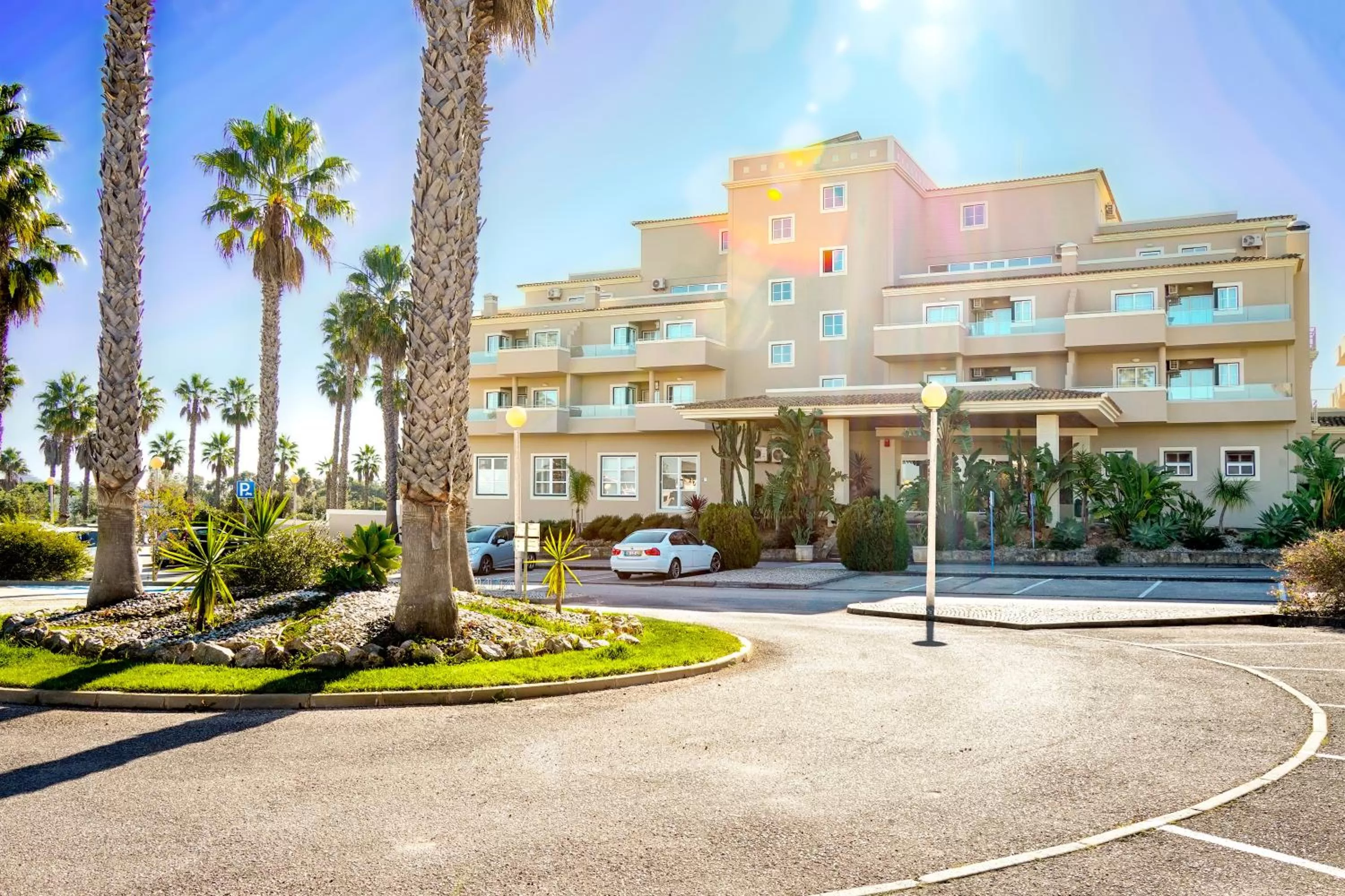 Facade/entrance in Vitors Plaza