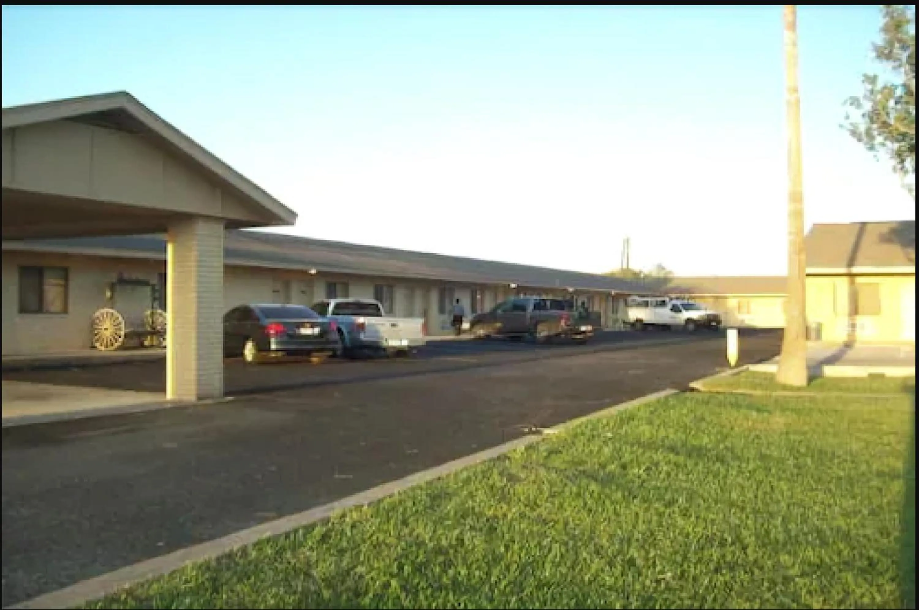 Facade/entrance in Hebbronville Executive Inn