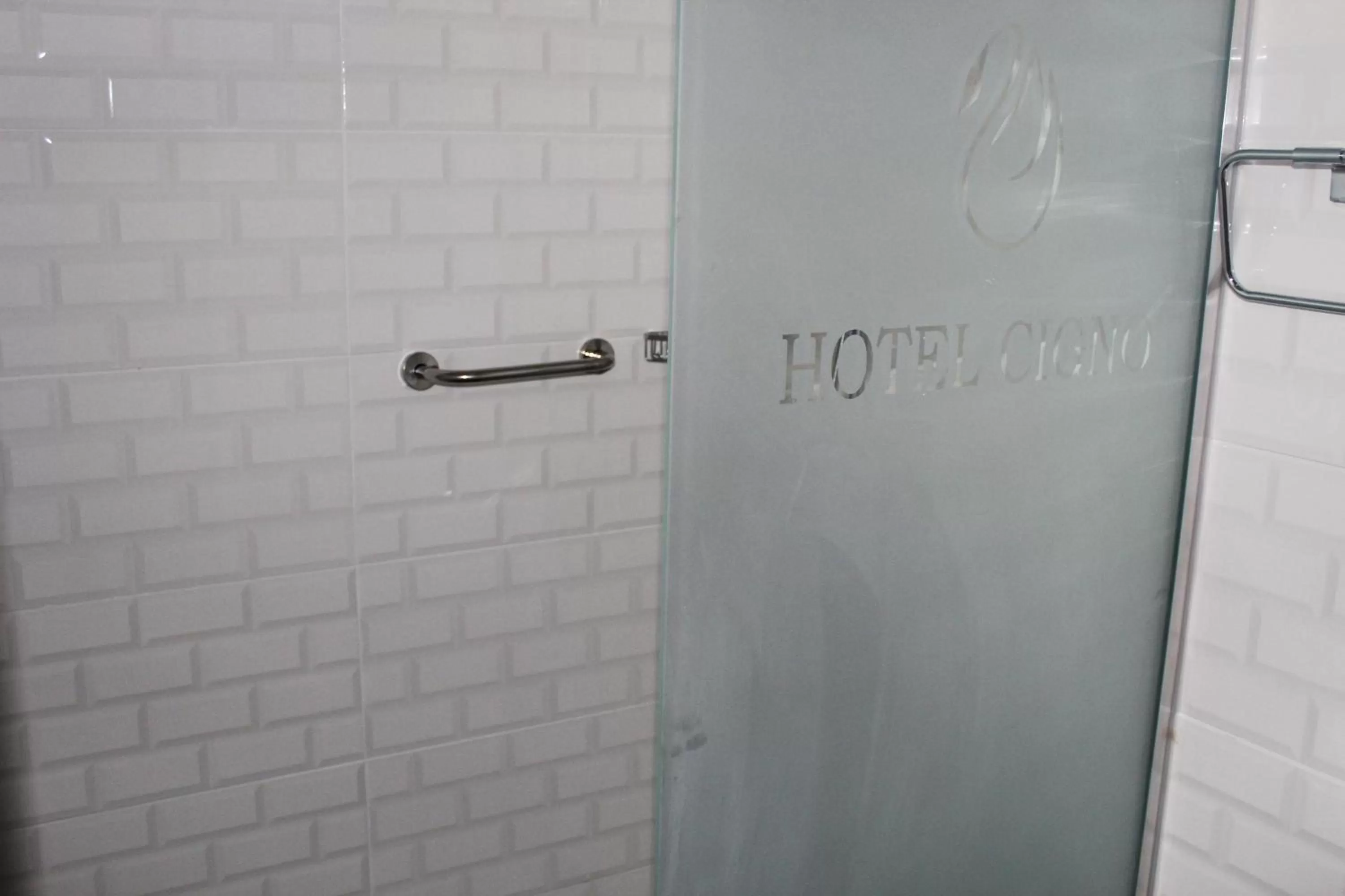 Shower in Good Night Hotel Istanbul