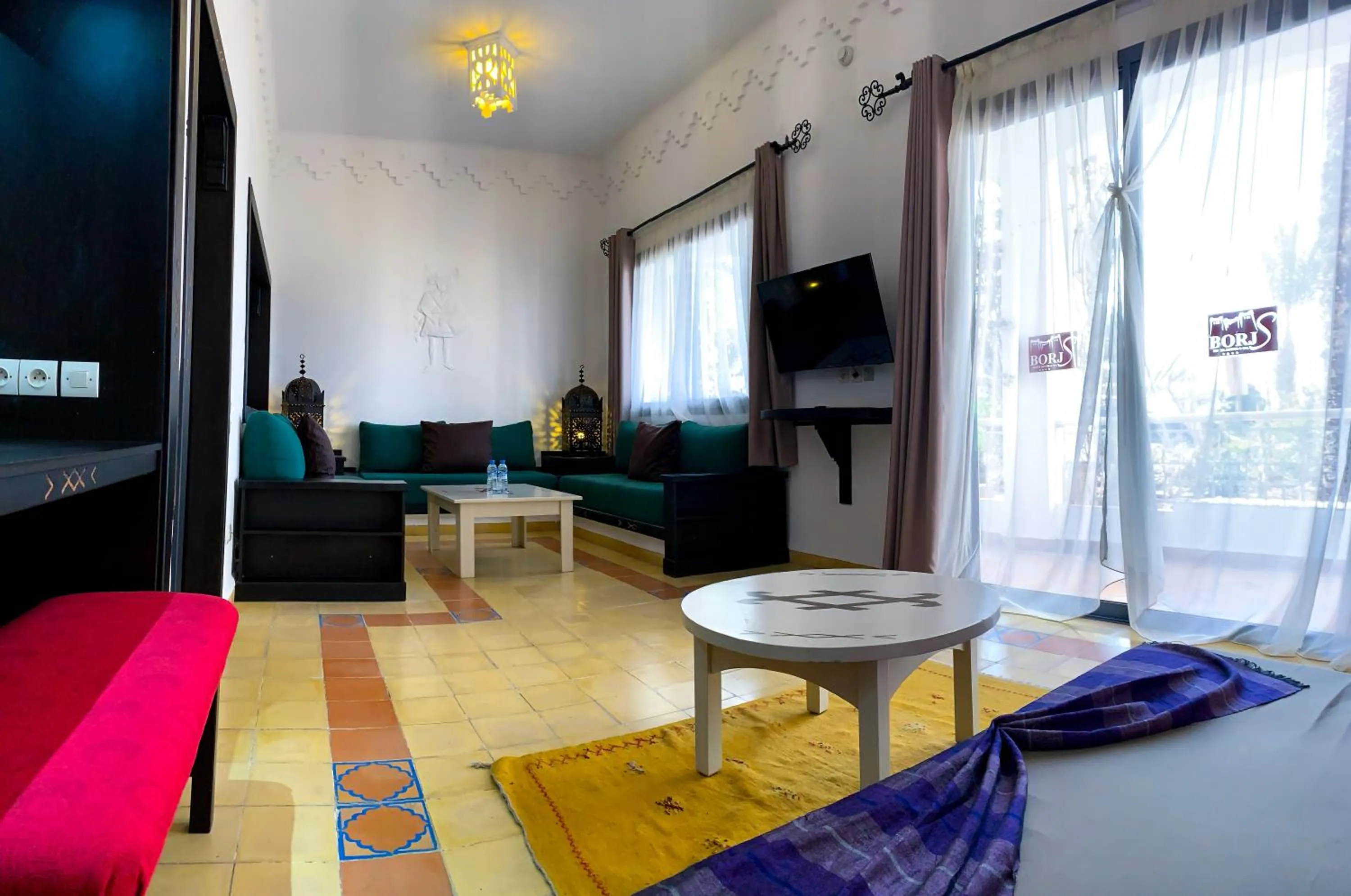 Communal lounge/ TV room in Borjs Hotel Suites & Spa