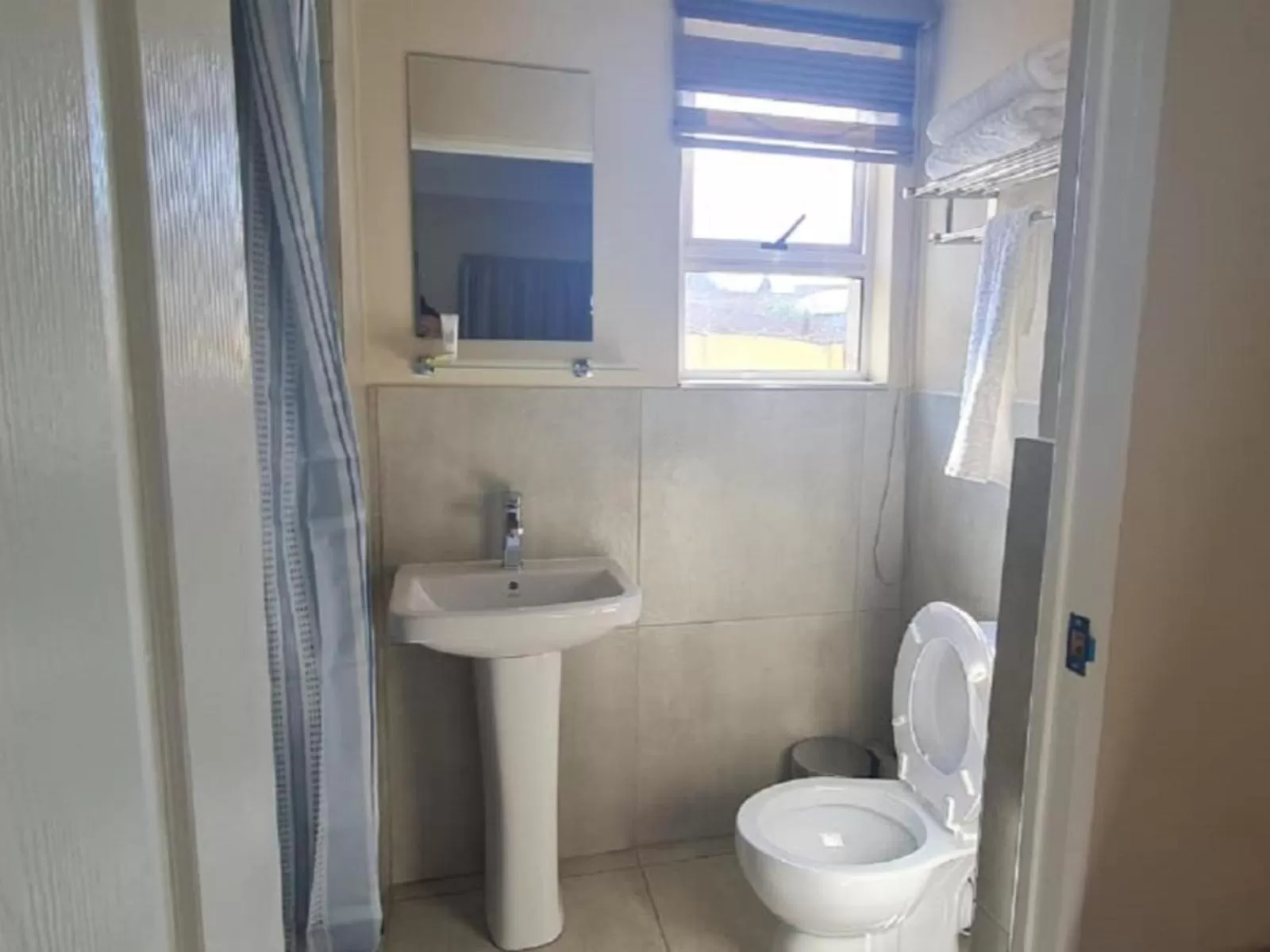 Bathroom in Benoni N12 Hotel