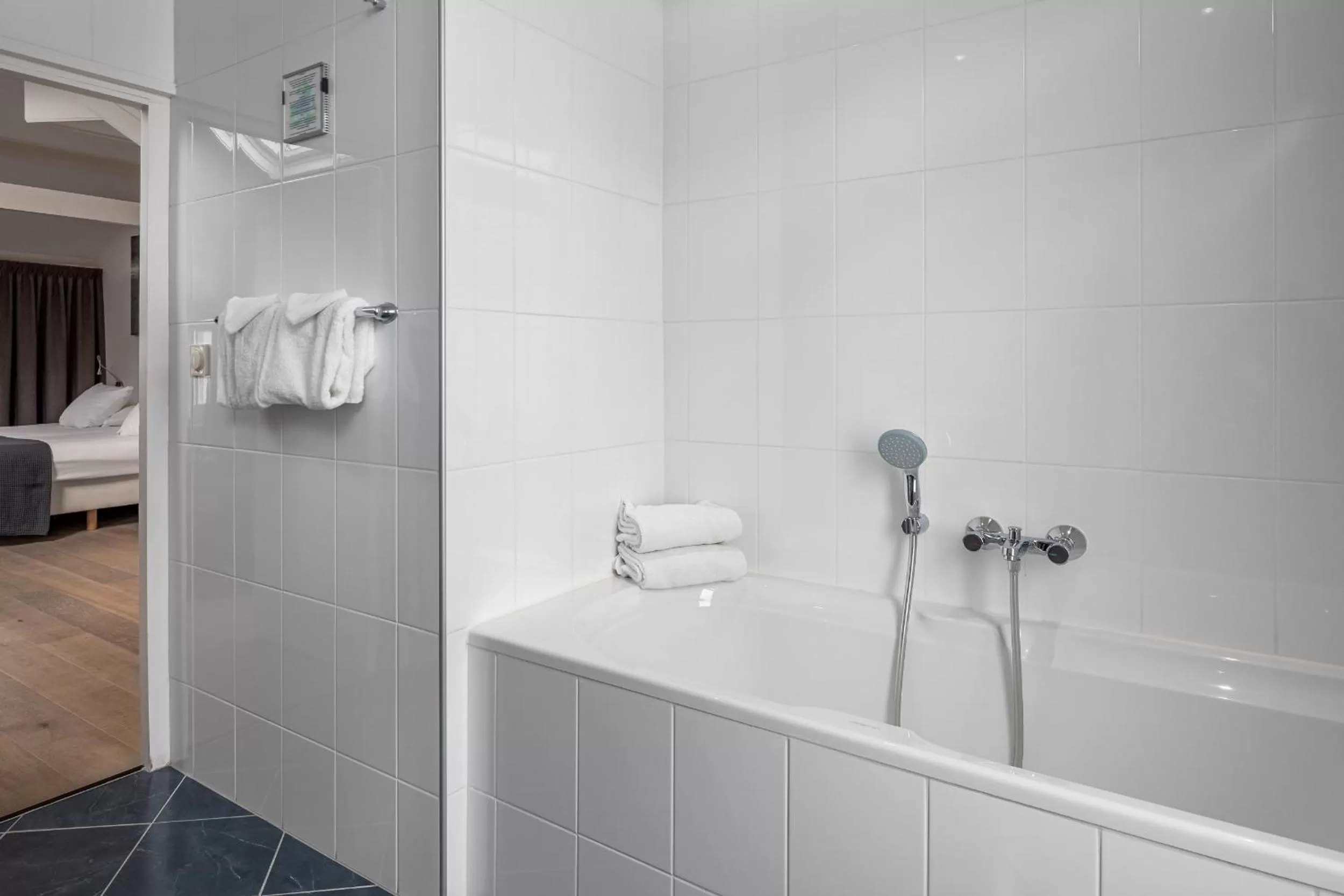 Bathroom in Strandhotel Domburg