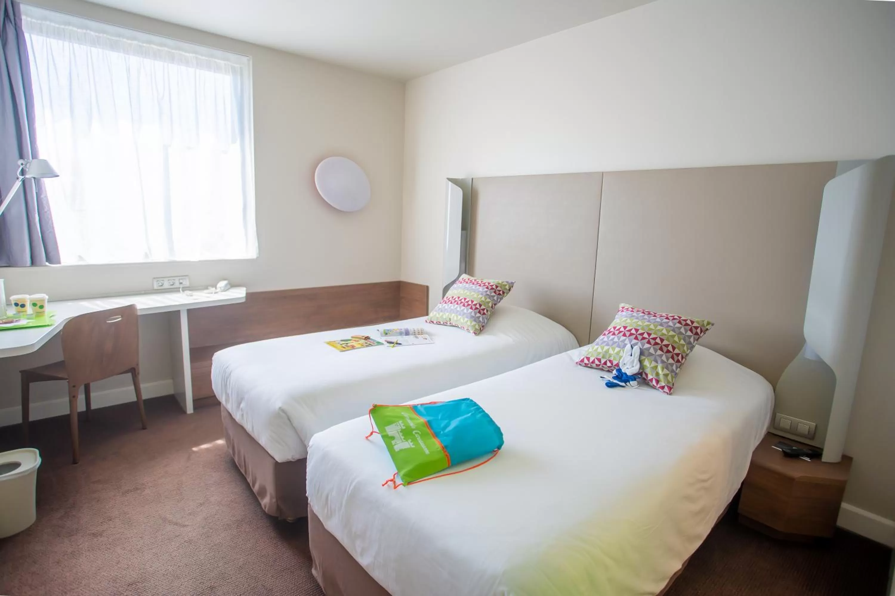 Bedroom, Bed in Campanile Carcassonne Est - La Cité