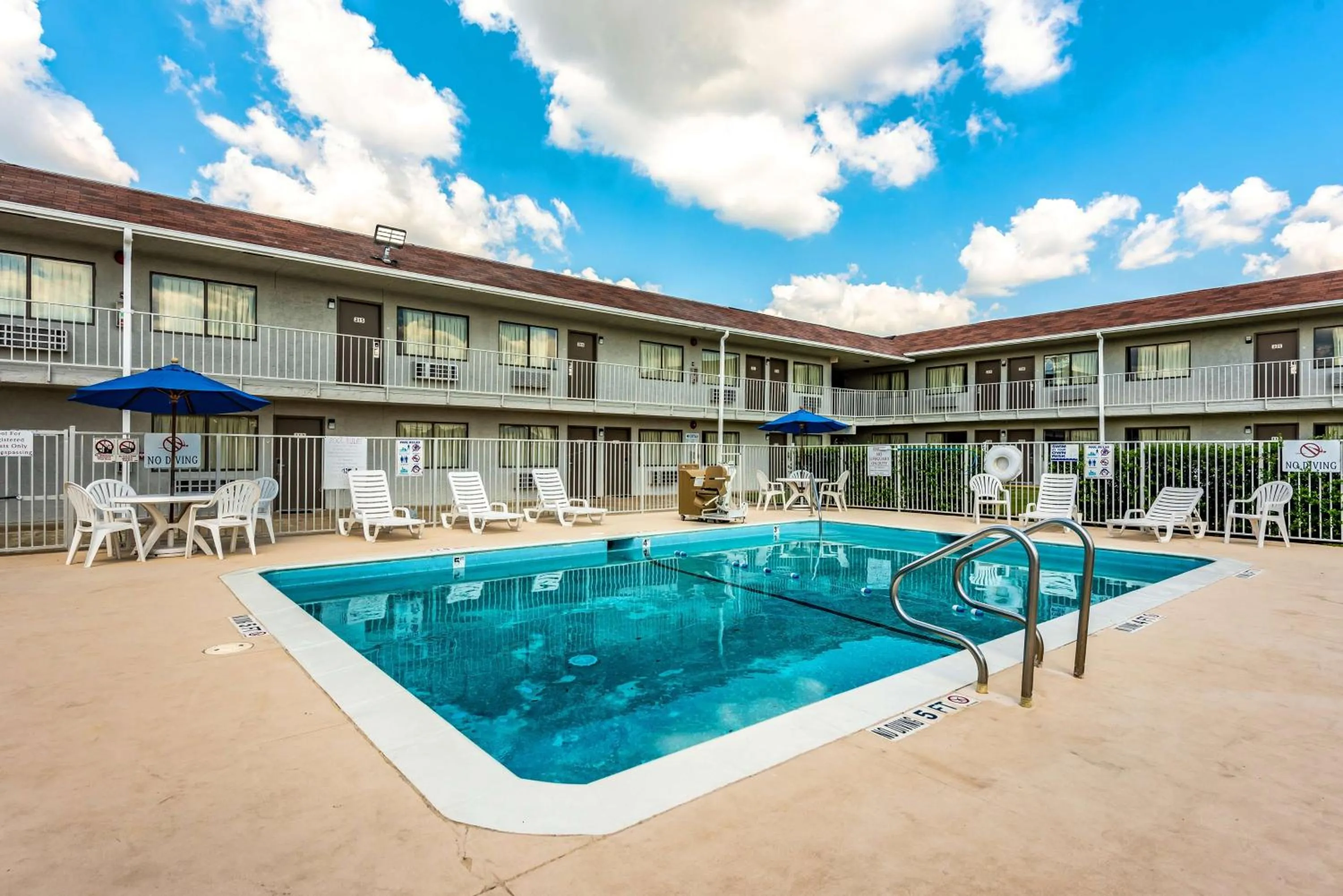 On site in Studio 6-Monroe, LA - Hwy 165