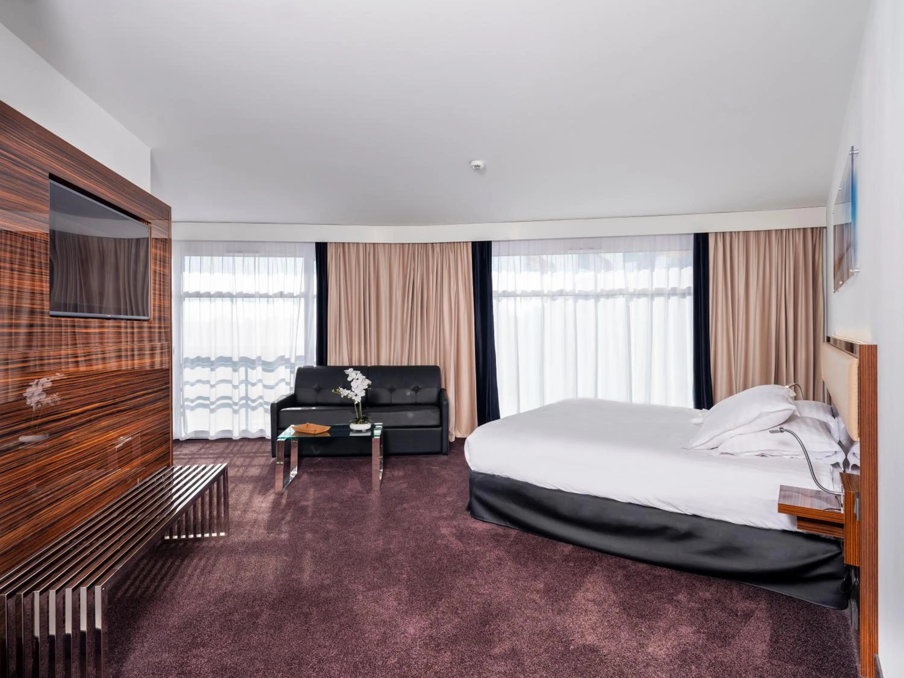 Photo of the whole room, Bed in Westotel Le Pouliguen