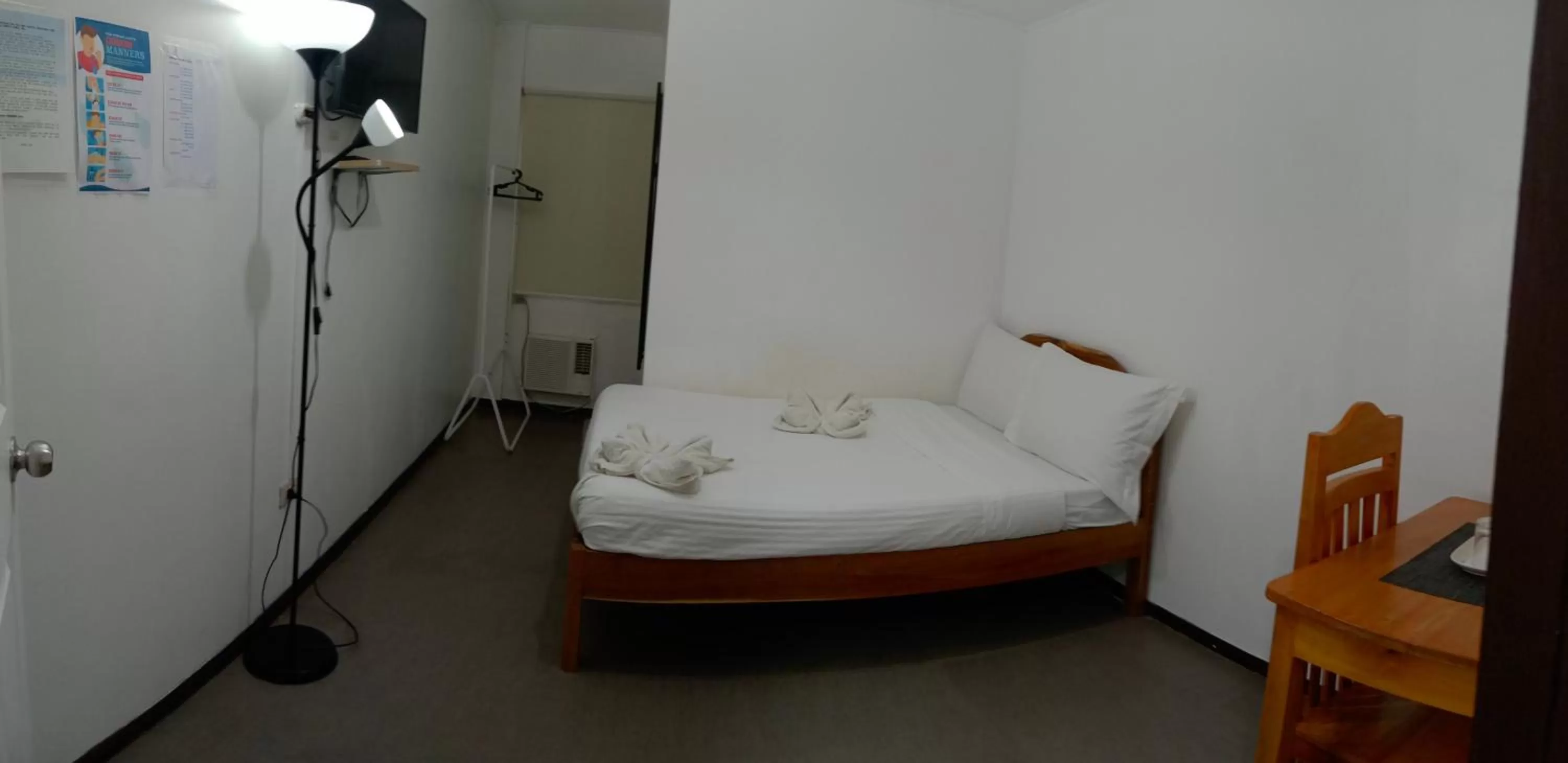 Photo of the whole room, Bed in Amor's Place