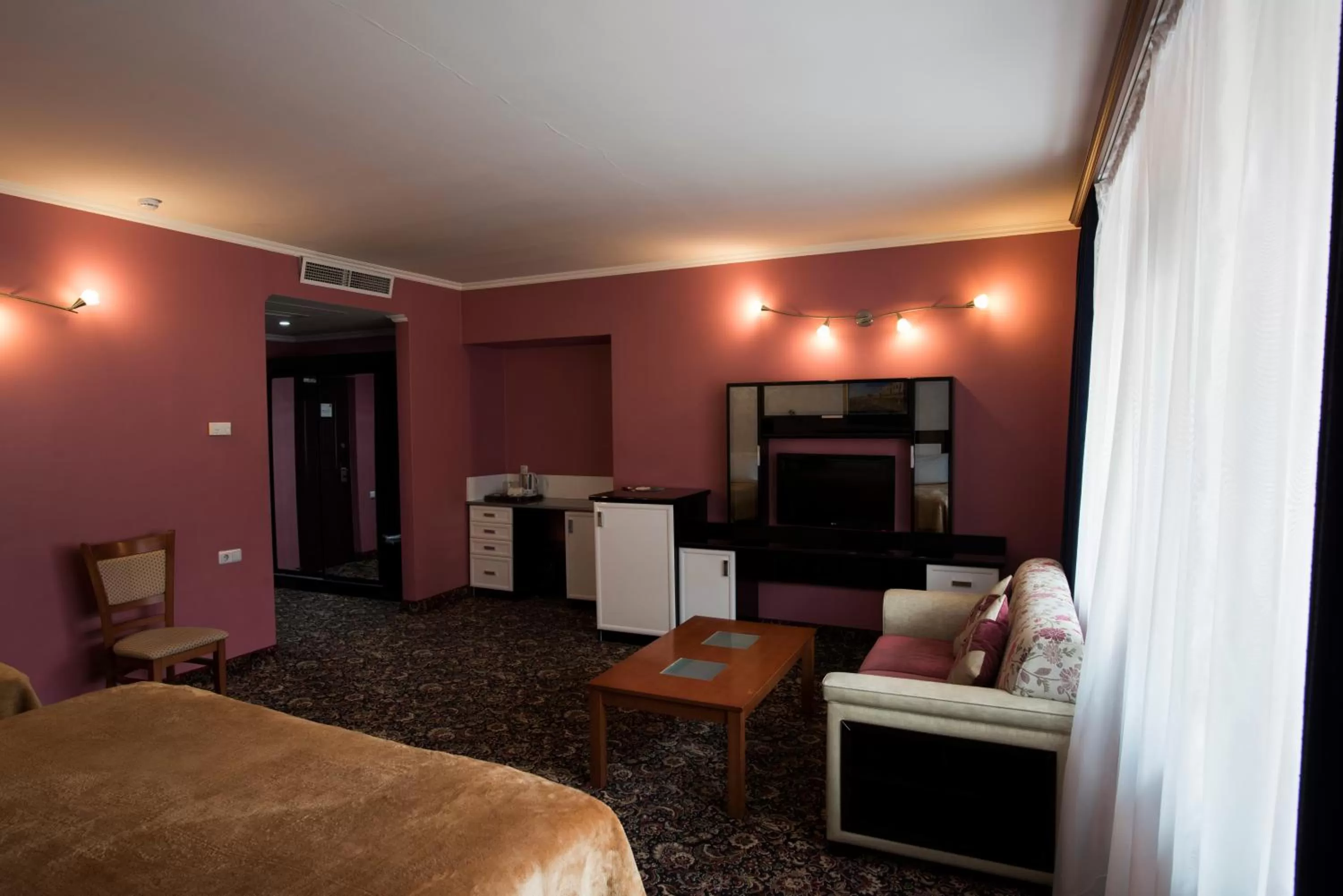Bedroom, TV/Entertainment Center in Erebuni Hotel Yerevan